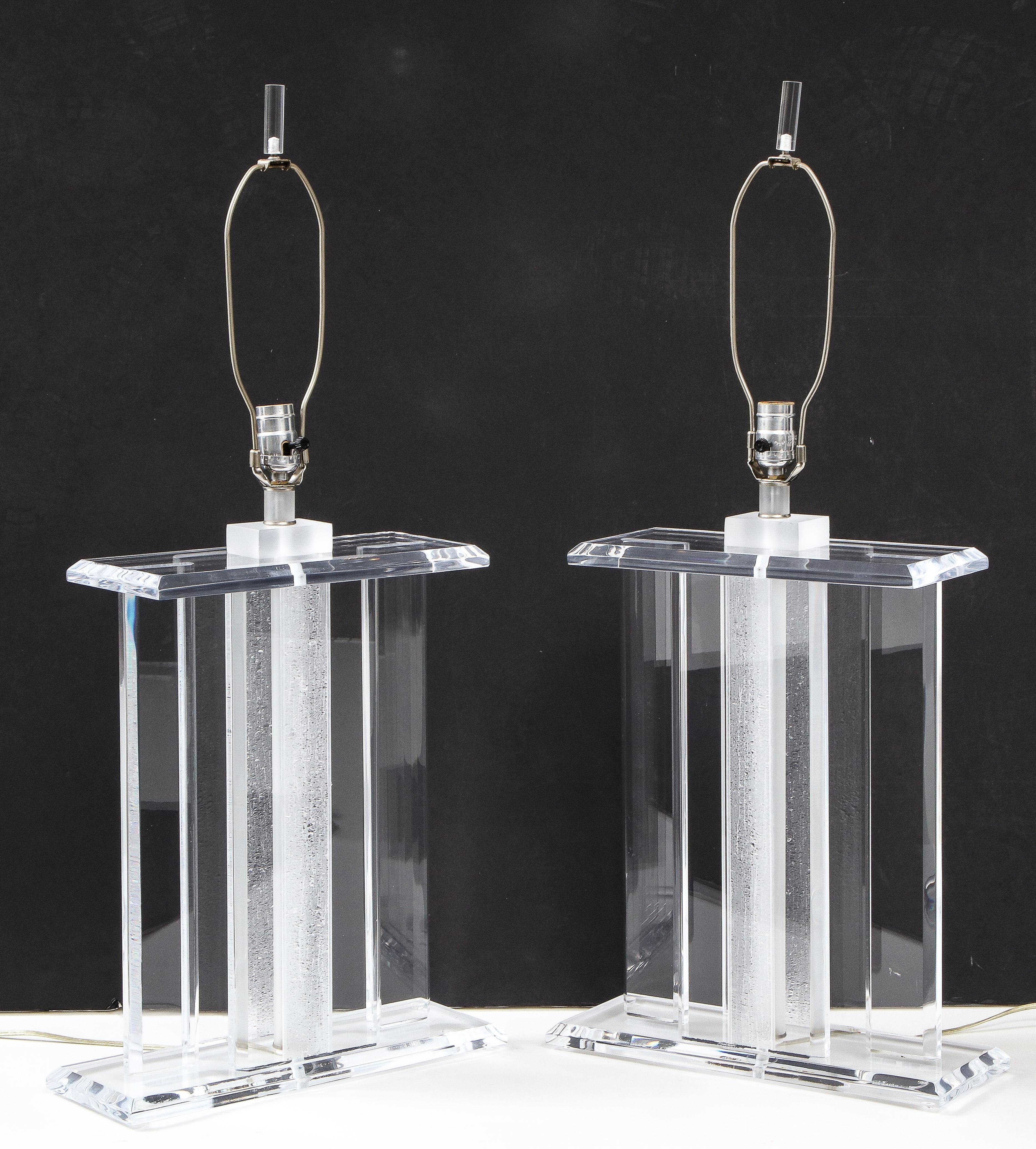 1980's Mid-Century Modern Large Lucite Table Lamps For Sale 5