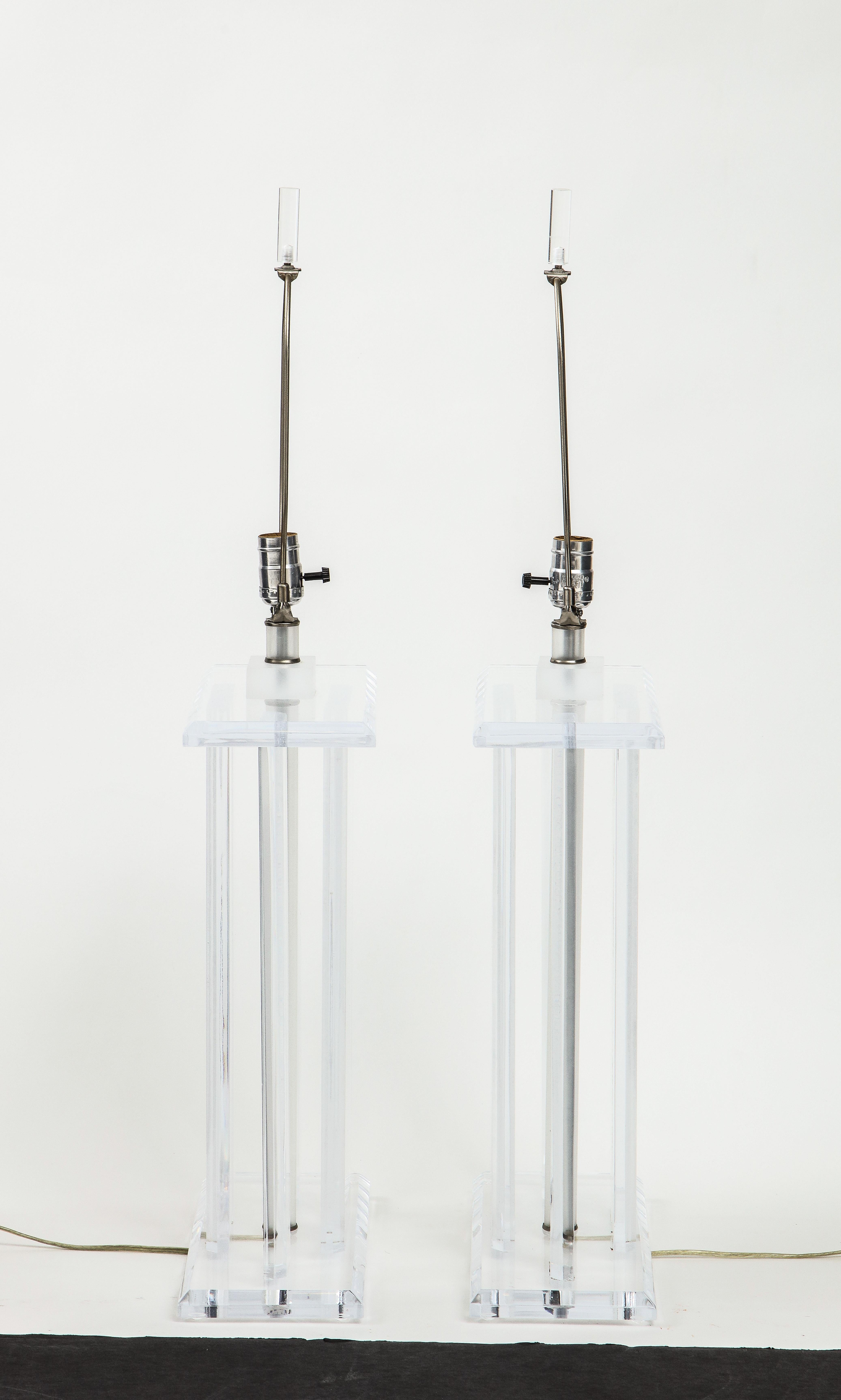 1980's Mid-Century Modern Large Lucite Table Lamps For Sale 1
