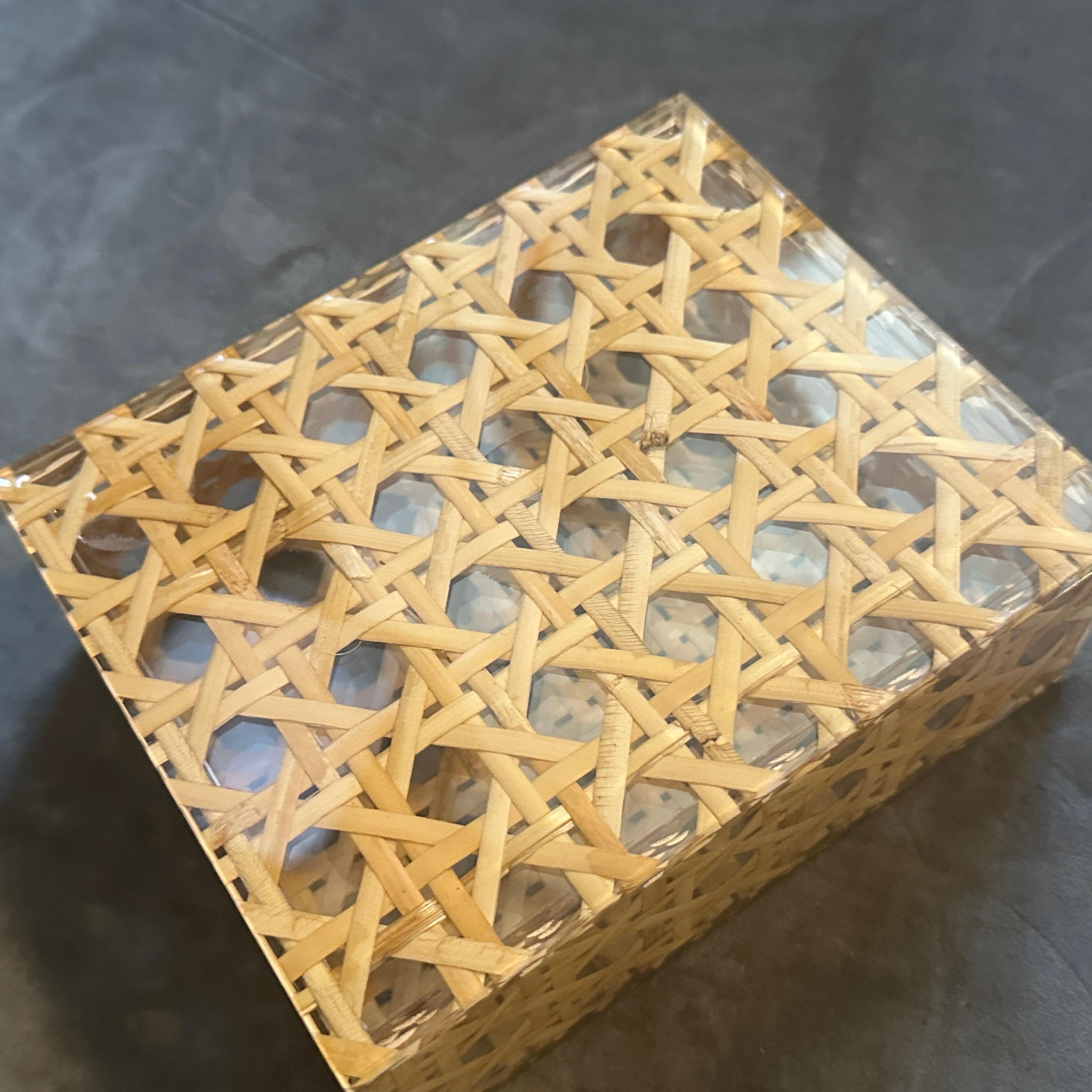 Fatto a mano Scatola di lusso in plexiglass e paglia di Vienna della metà del secolo scorso di Dior Home in vendita