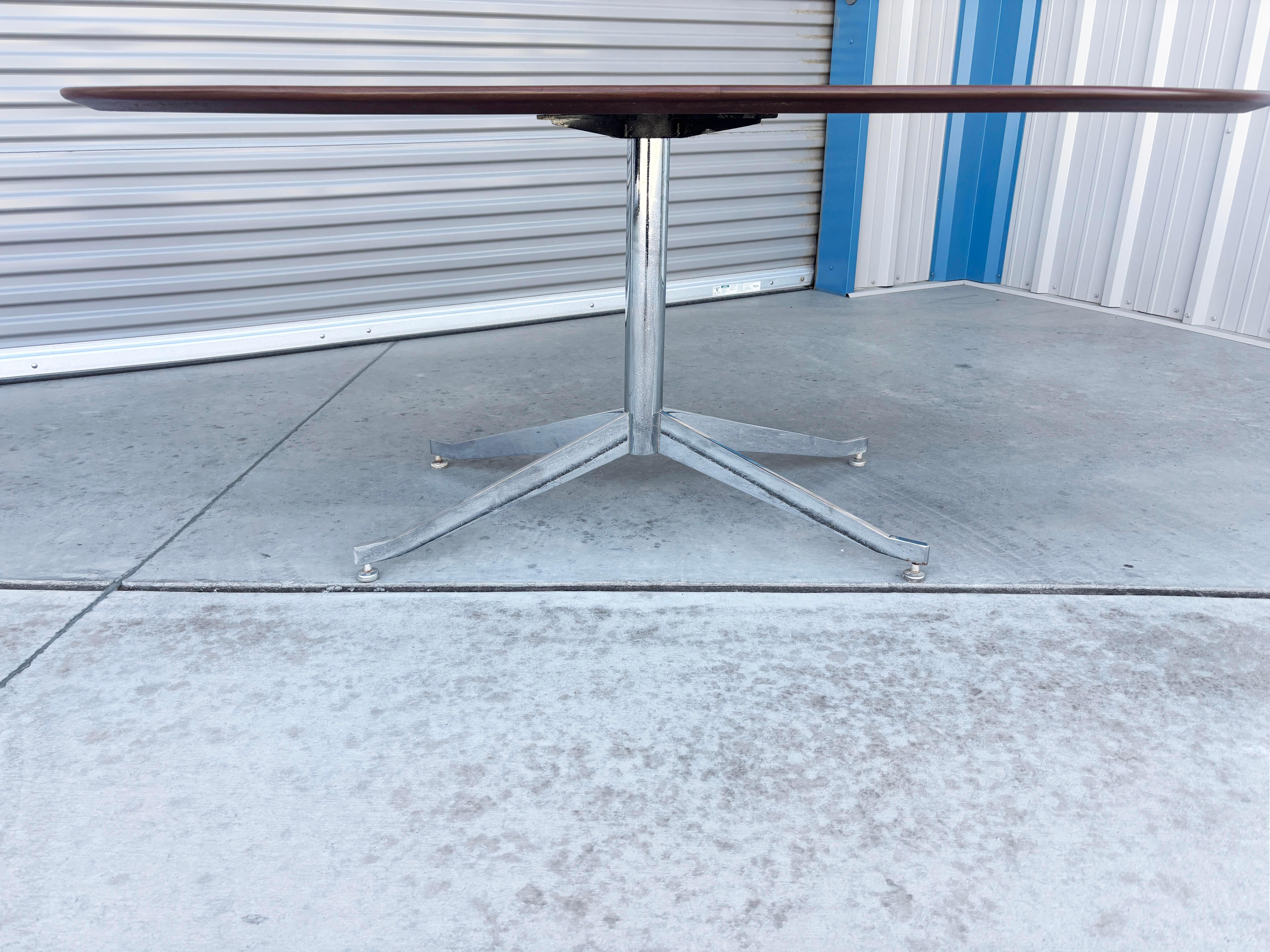 Table de salle à manger en noyer et chrome du milieu des années 1980, d'après Knoll Bon état - En vente à North Hollywood, CA