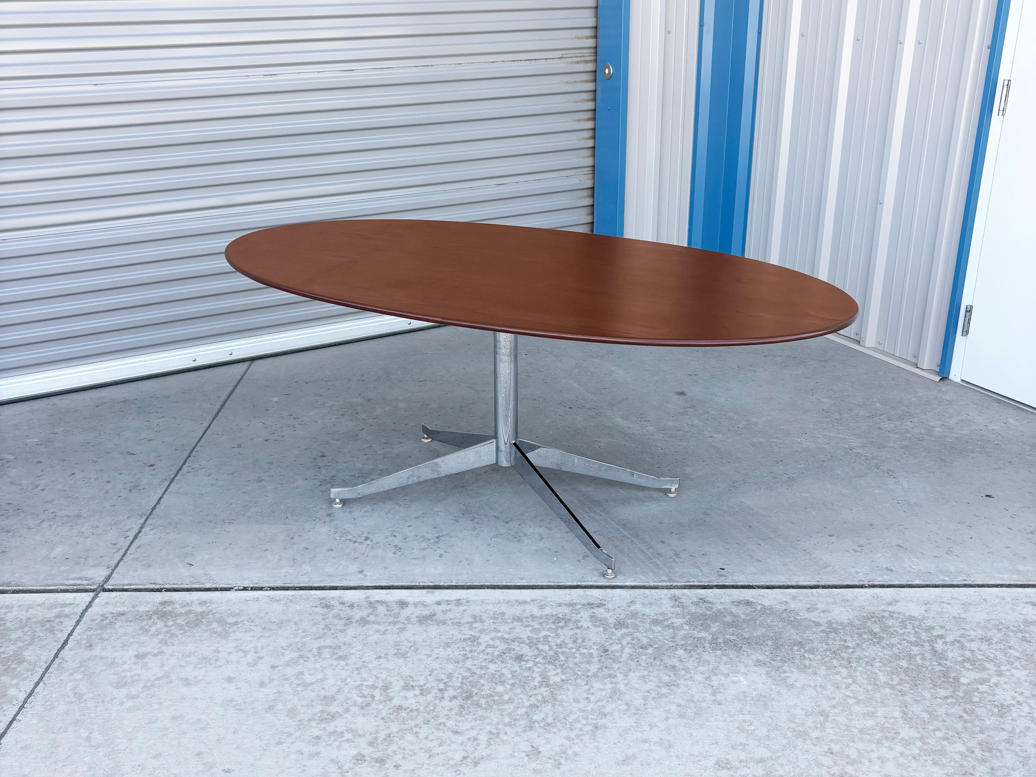Table de salle à manger en noyer et chrome du milieu des années 1980, d'après Knoll en vente 1