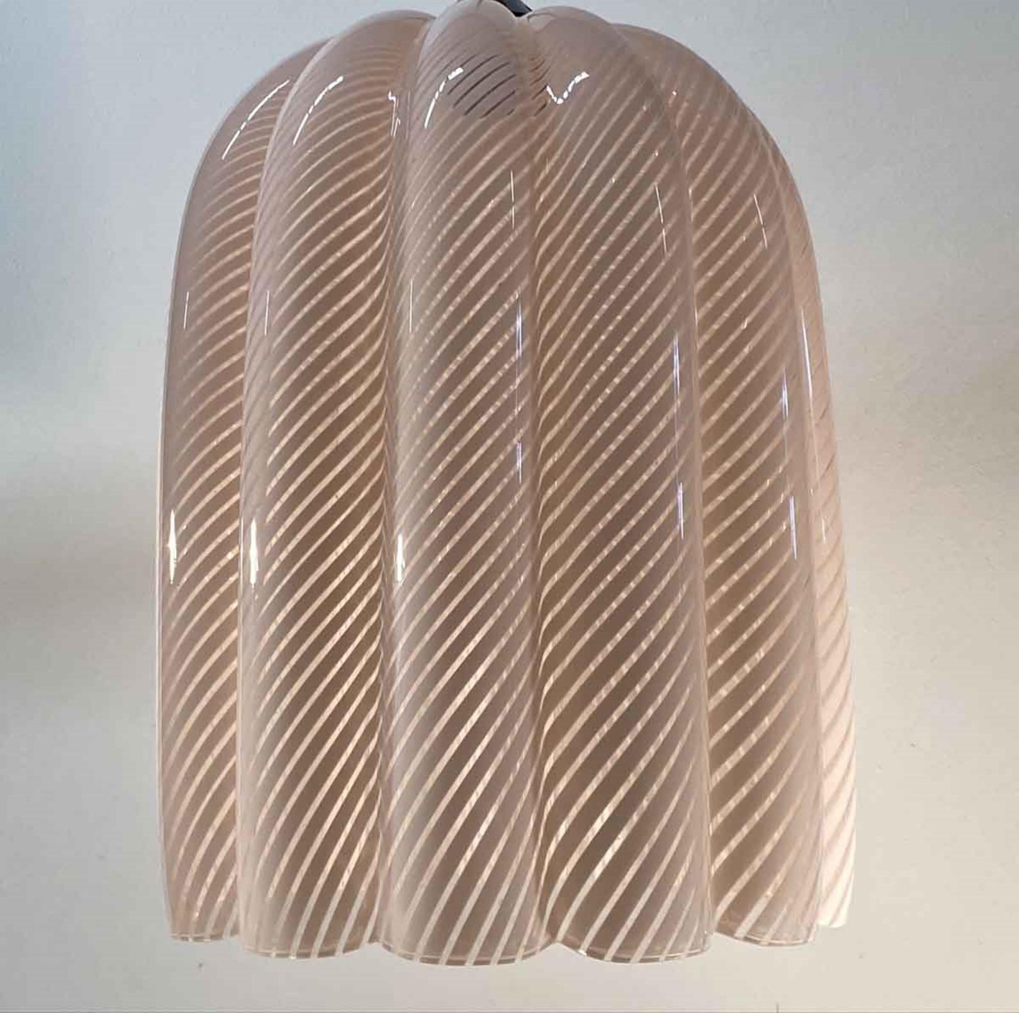 1980s Mid-Modern Modern Candy Cane Pink Italian Murano Glass Pendant Light In Good Condition In New York, NY