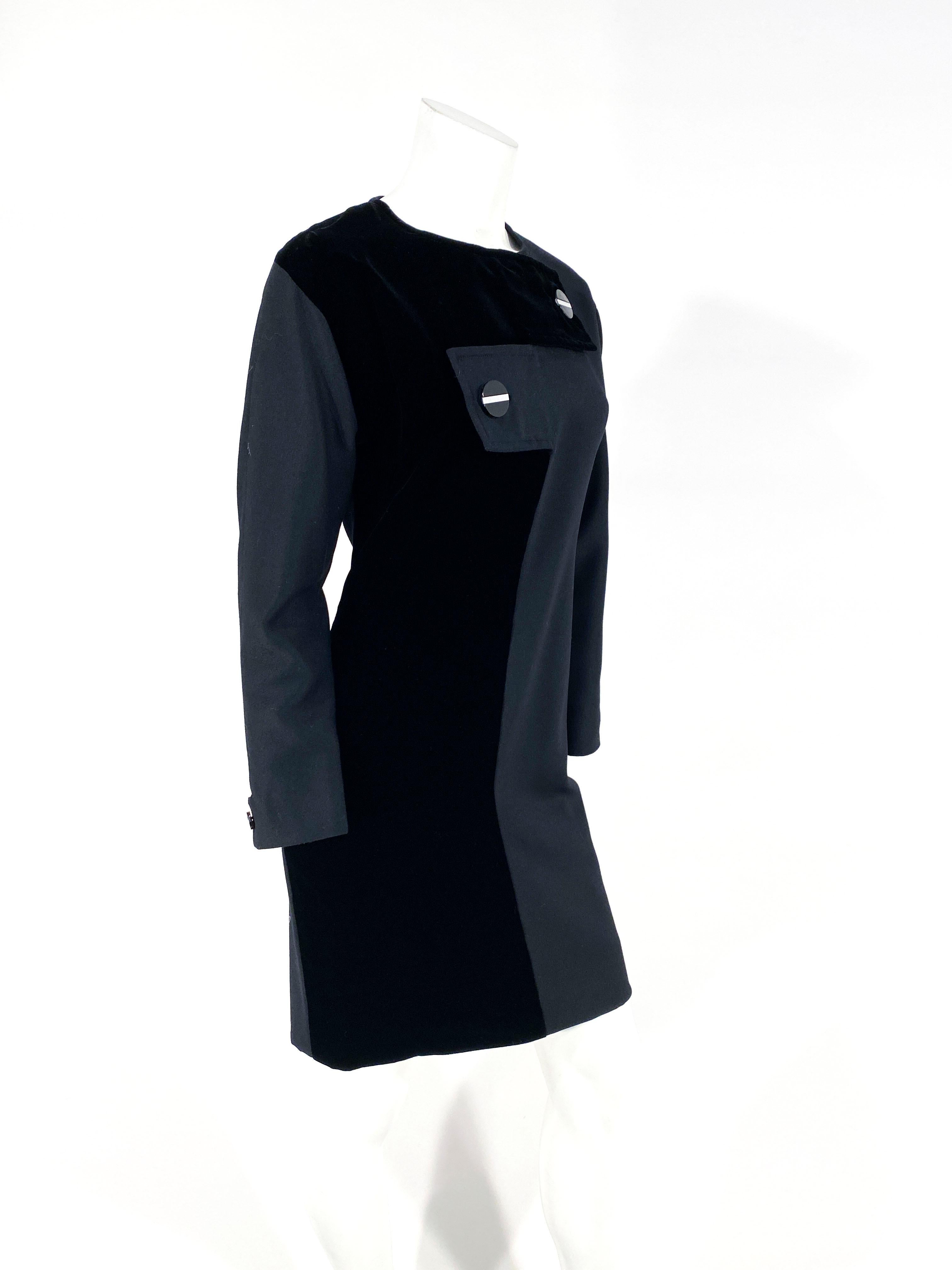 1980er Jahre Schönes Kleid aus schwarzer Wolle und Samt (Schwarz) im Angebot