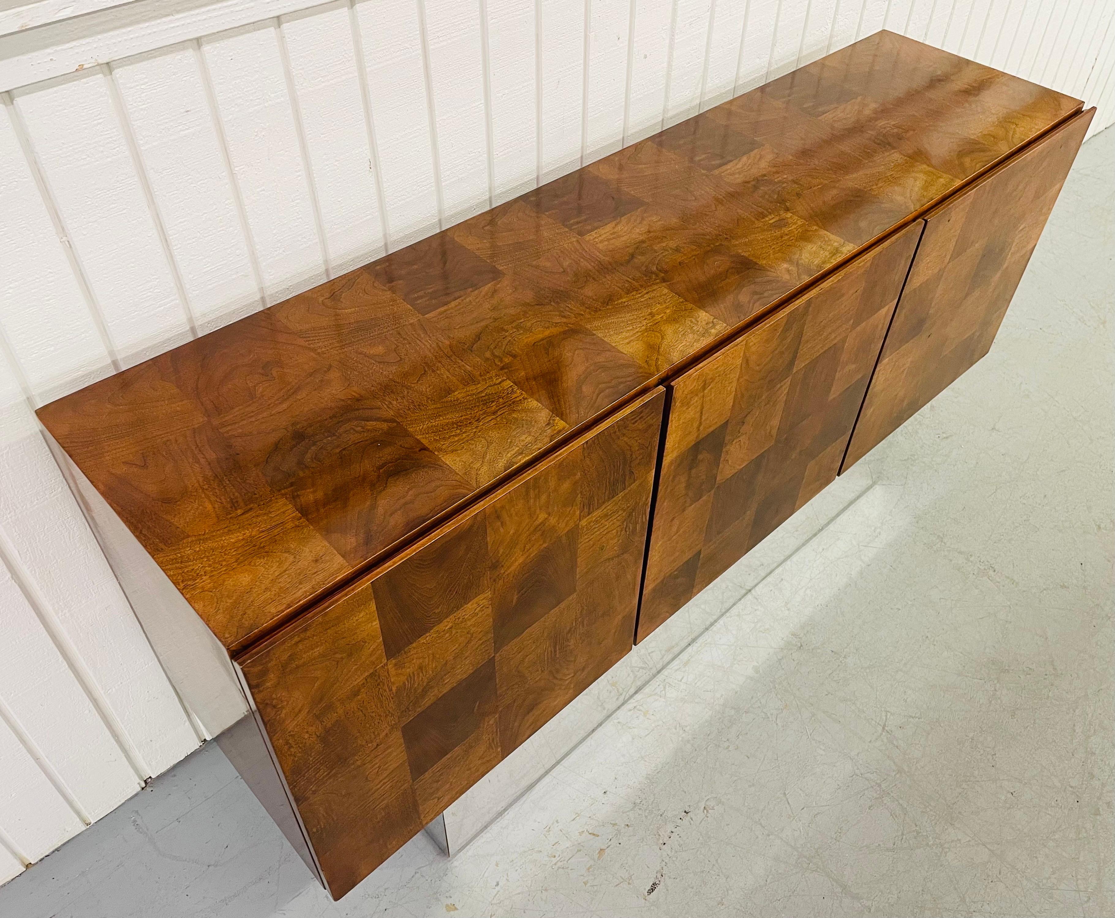 1980’s Milo Baughman Burled Walnut Sideboard In Good Condition In Clarksboro, NJ