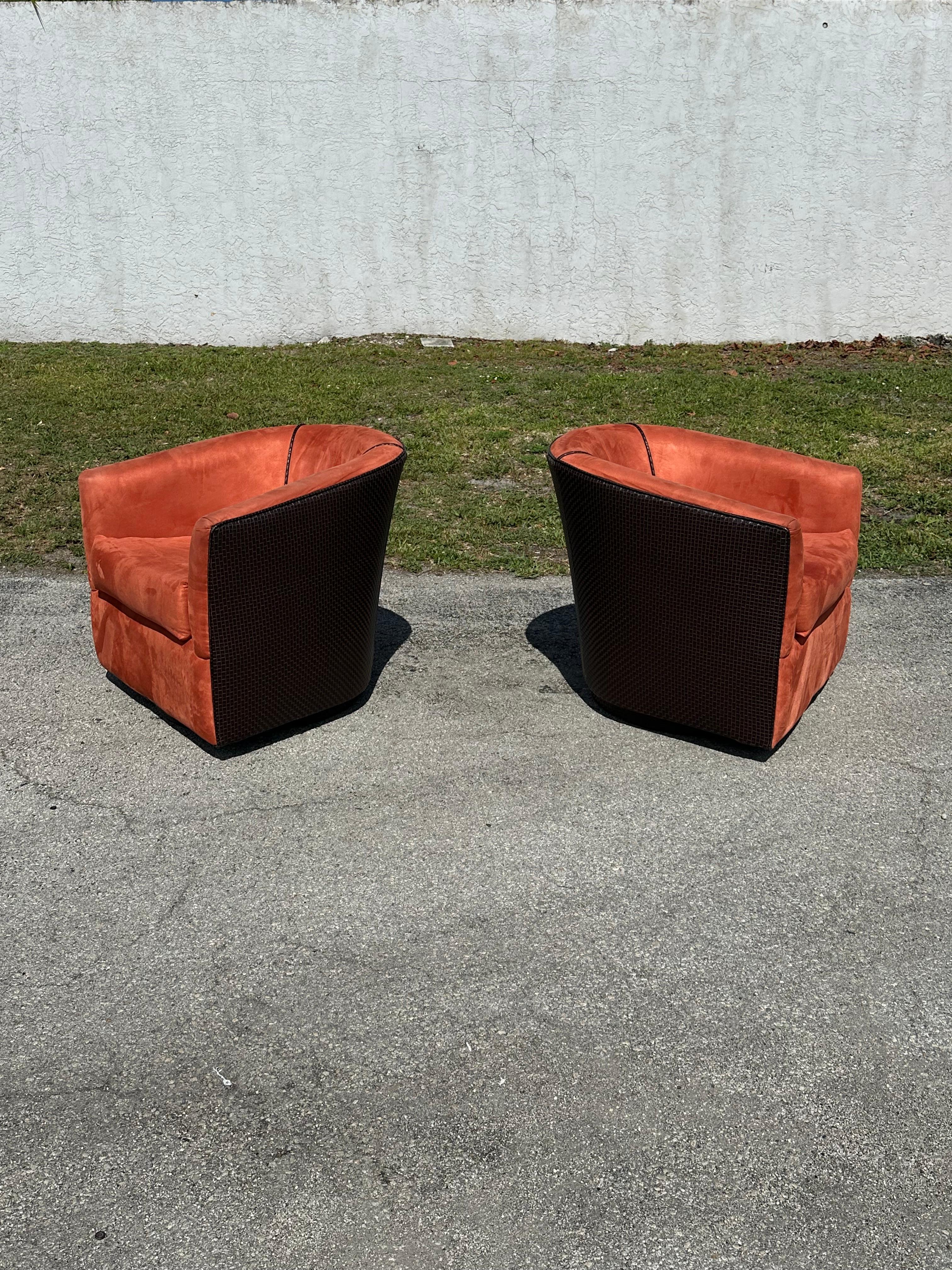 1980er Milo Baughman Orange Brown Kunstleder geflochtene Fassstühle, Satz von 2 im Angebot 2