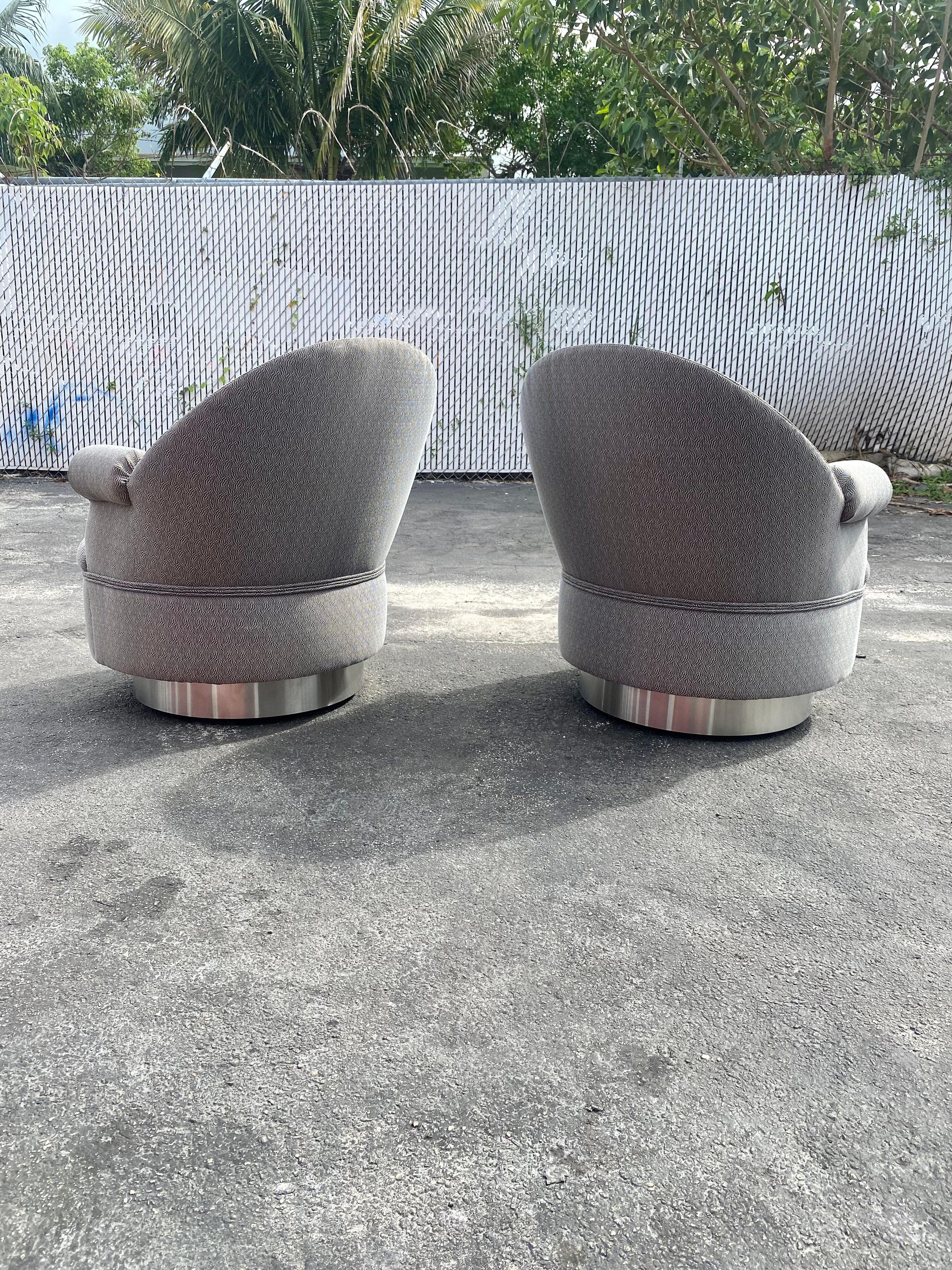 1980s Milo Baughman Rolling Swivel Chairs, Set of 2 In Good Condition For Sale In Fort Lauderdale, FL