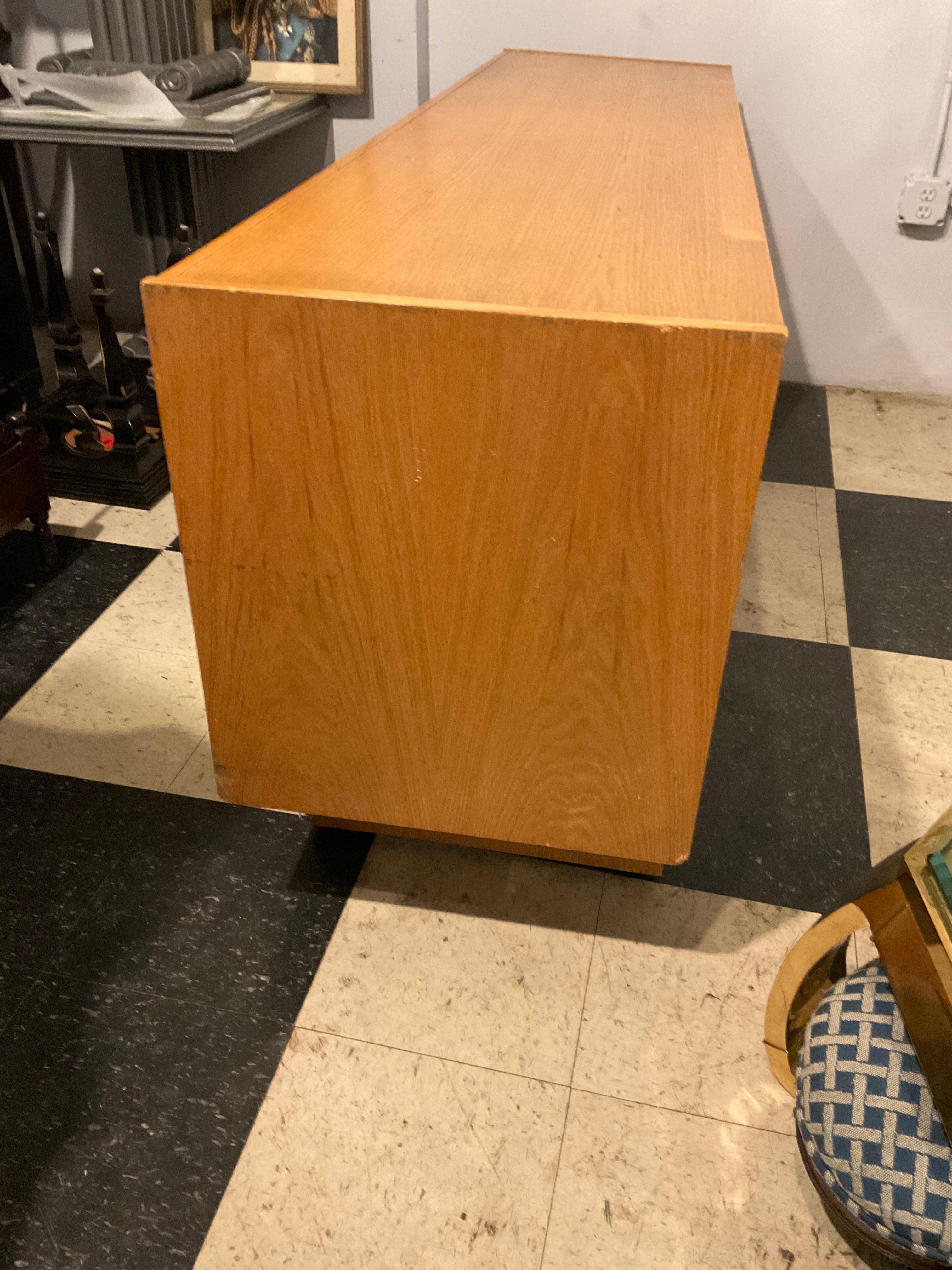 Fine XX secolo Comò in stile Milo Baughman degli anni '80 con palissandro e cromo  Accenti in vendita