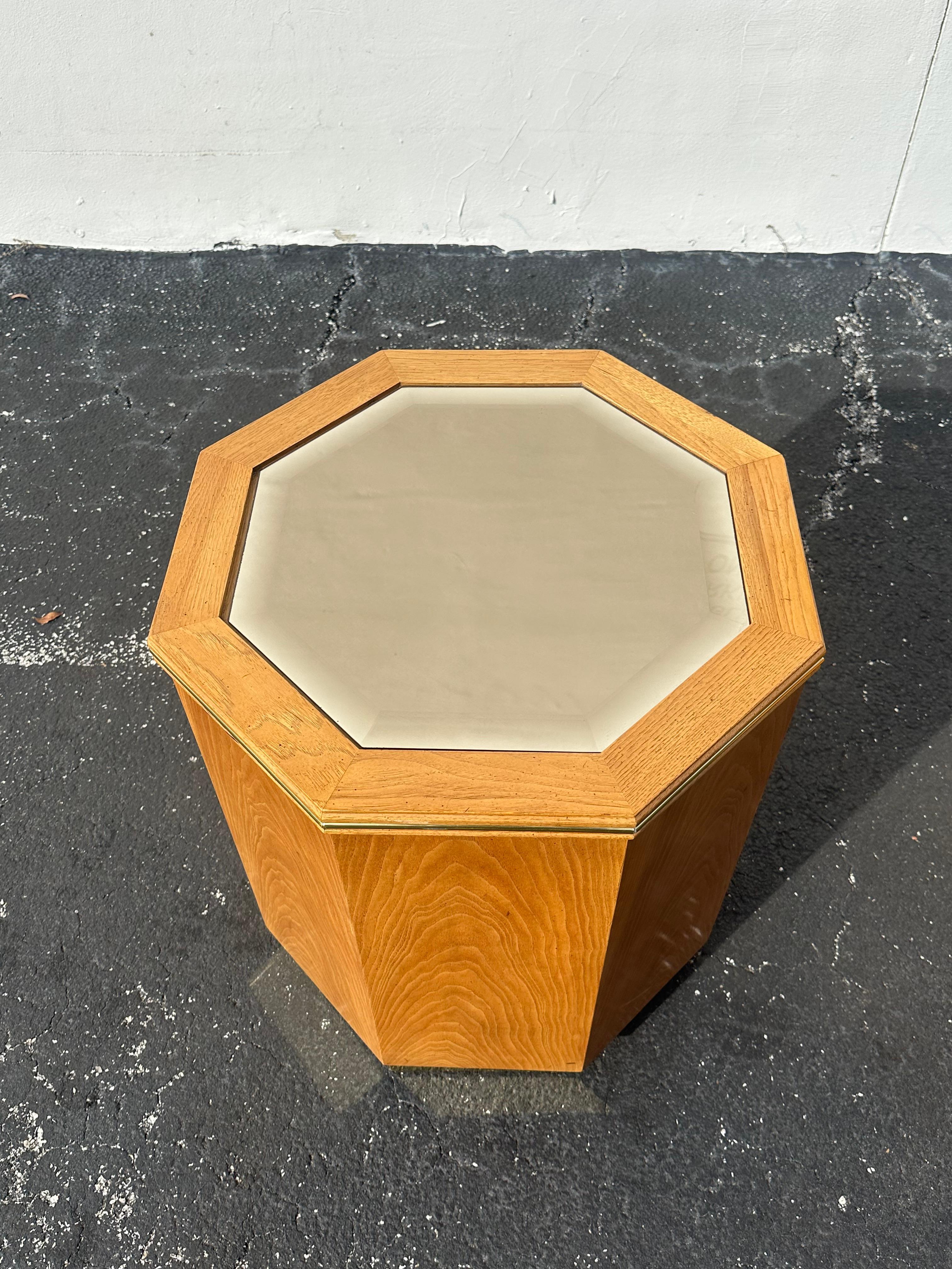 Tavolini esagonali con piedistallo a specchio di Milo Buaghman degli anni '80, set di 2 in vendita 3