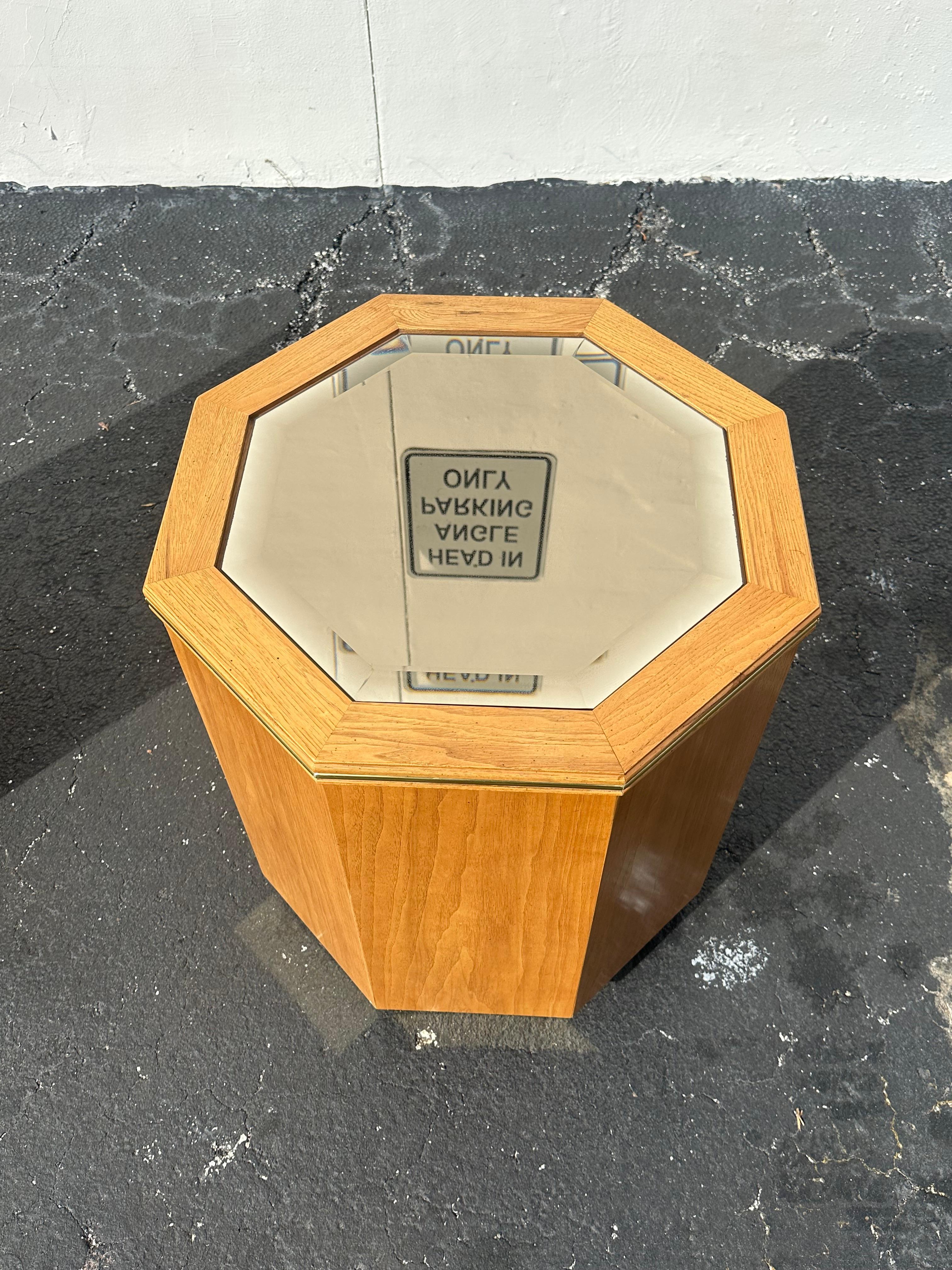 Tavolini esagonali con piedistallo a specchio di Milo Buaghman degli anni '80, set di 2 in vendita 4