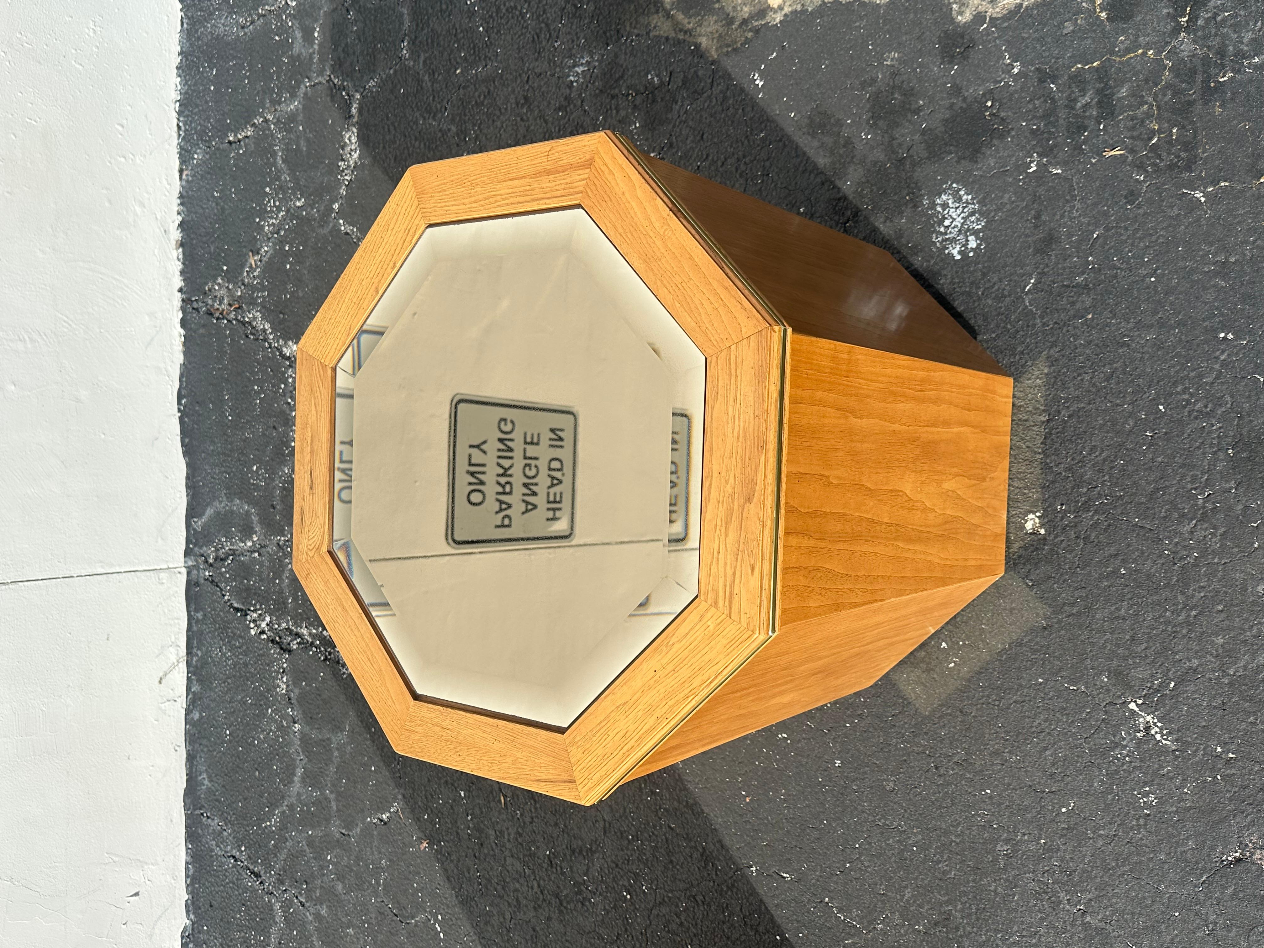 1980s Milo Buaghman Hexagonal Mirrored Pedestal End Tables, Set of 2 For Sale 4