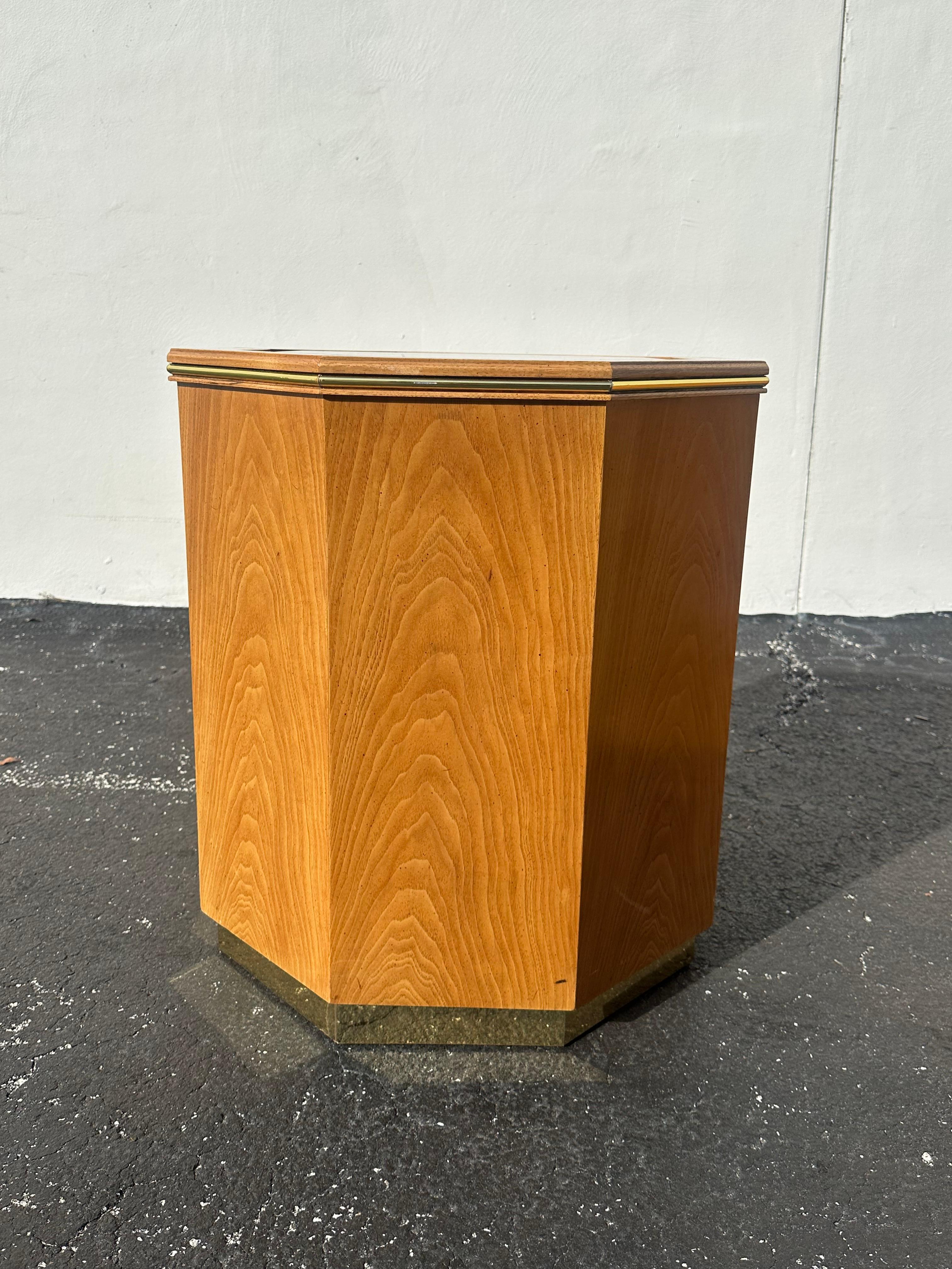 Tavolini esagonali con piedistallo a specchio di Milo Buaghman degli anni '80, set di 2 in vendita 6