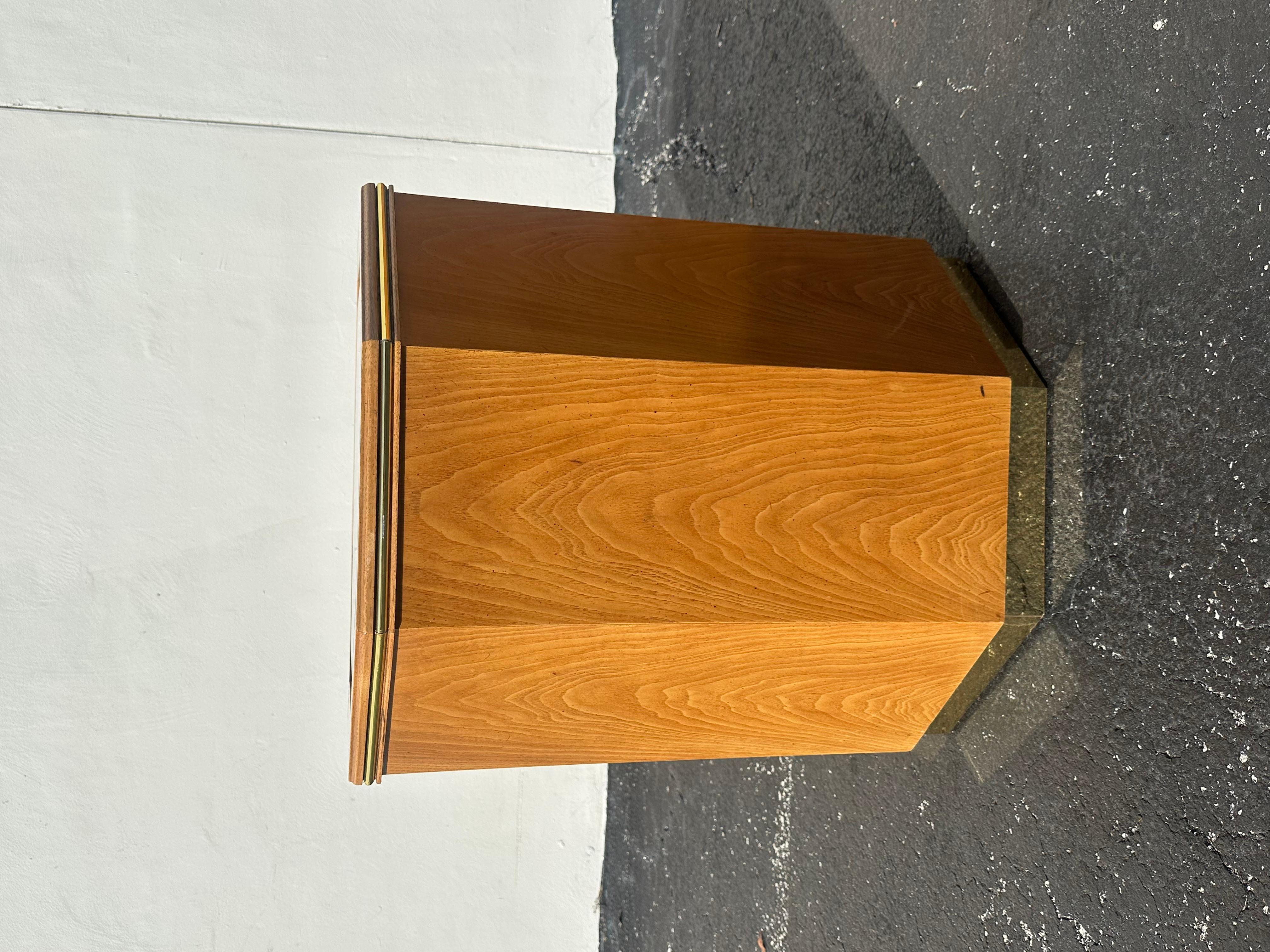 1980s Milo Buaghman Hexagonal Mirrored Pedestal End Tables, Set of 2 For Sale 6