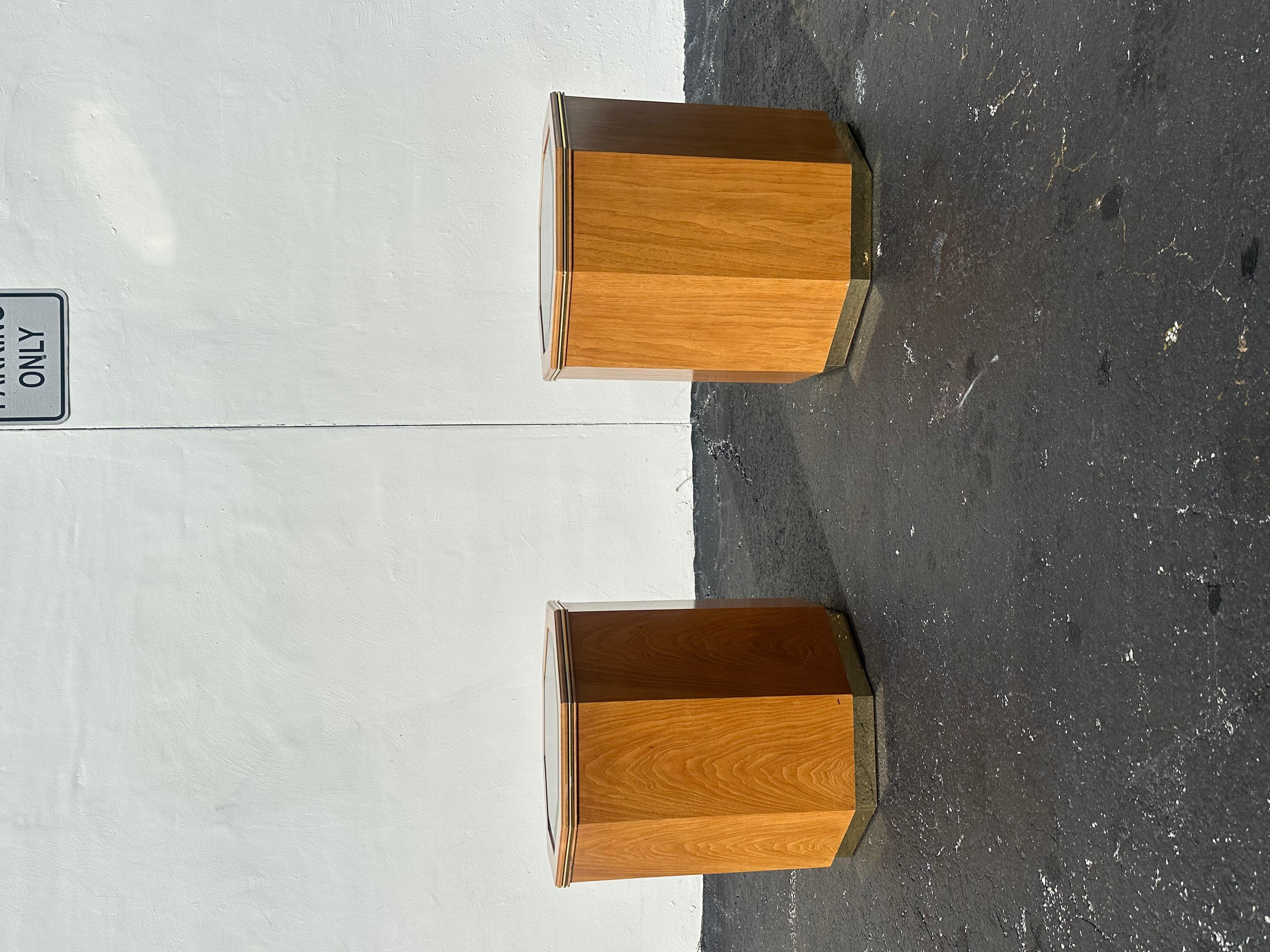 American 1980s Milo Buaghman Hexagonal Mirrored Pedestal End Tables, Set of 2 For Sale