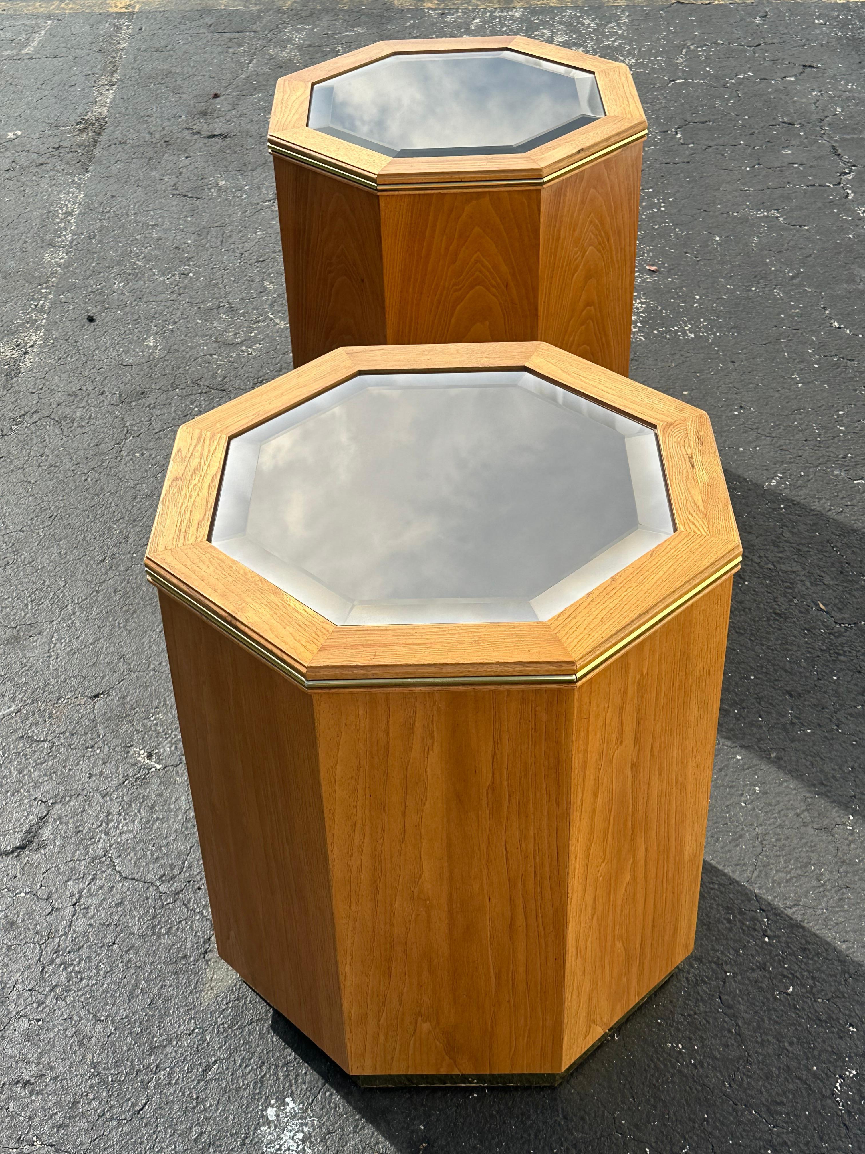 Tavolini esagonali con piedistallo a specchio di Milo Buaghman degli anni '80, set di 2 in vendita 1