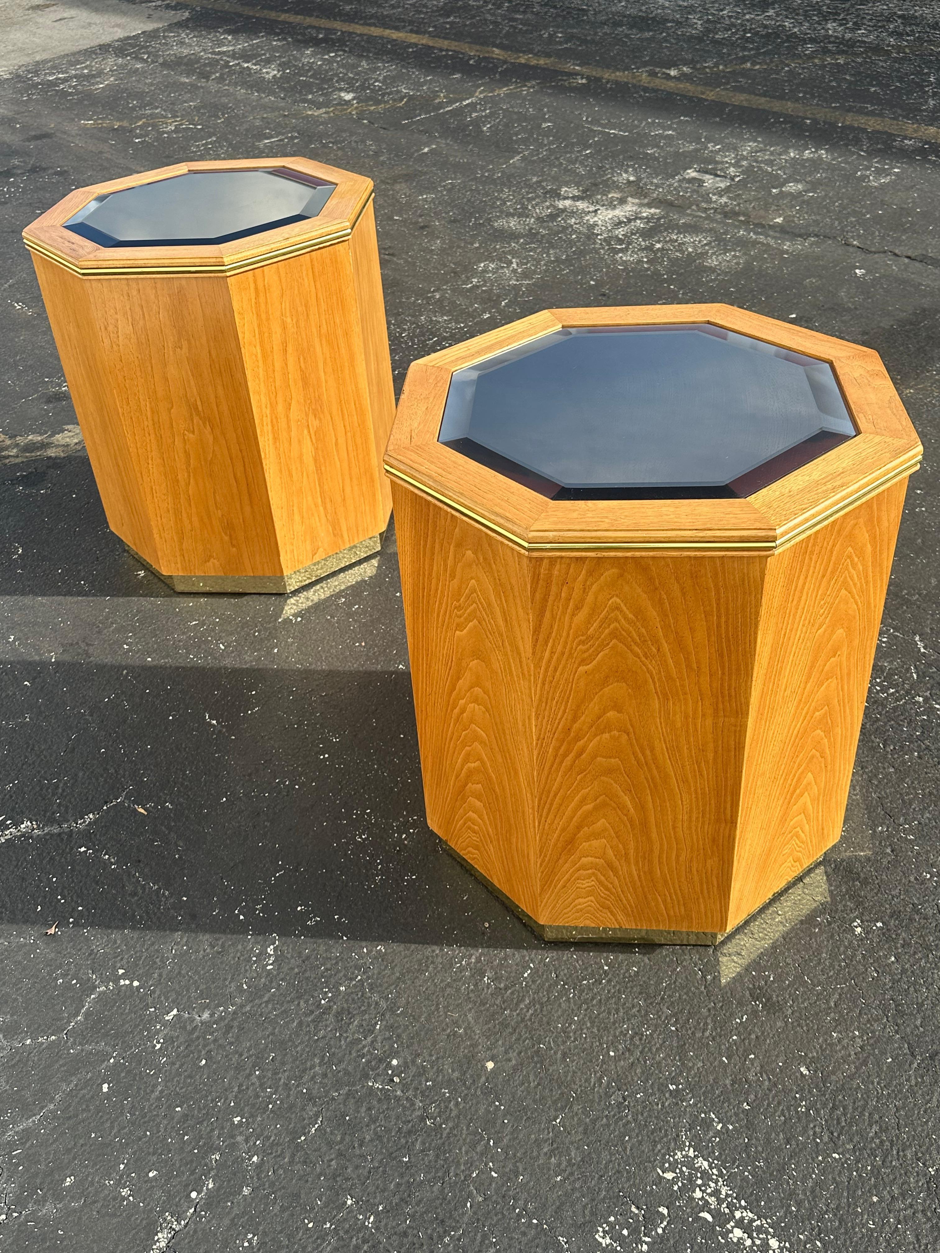 Tavolini esagonali con piedistallo a specchio di Milo Buaghman degli anni '80, set di 2 in vendita 2