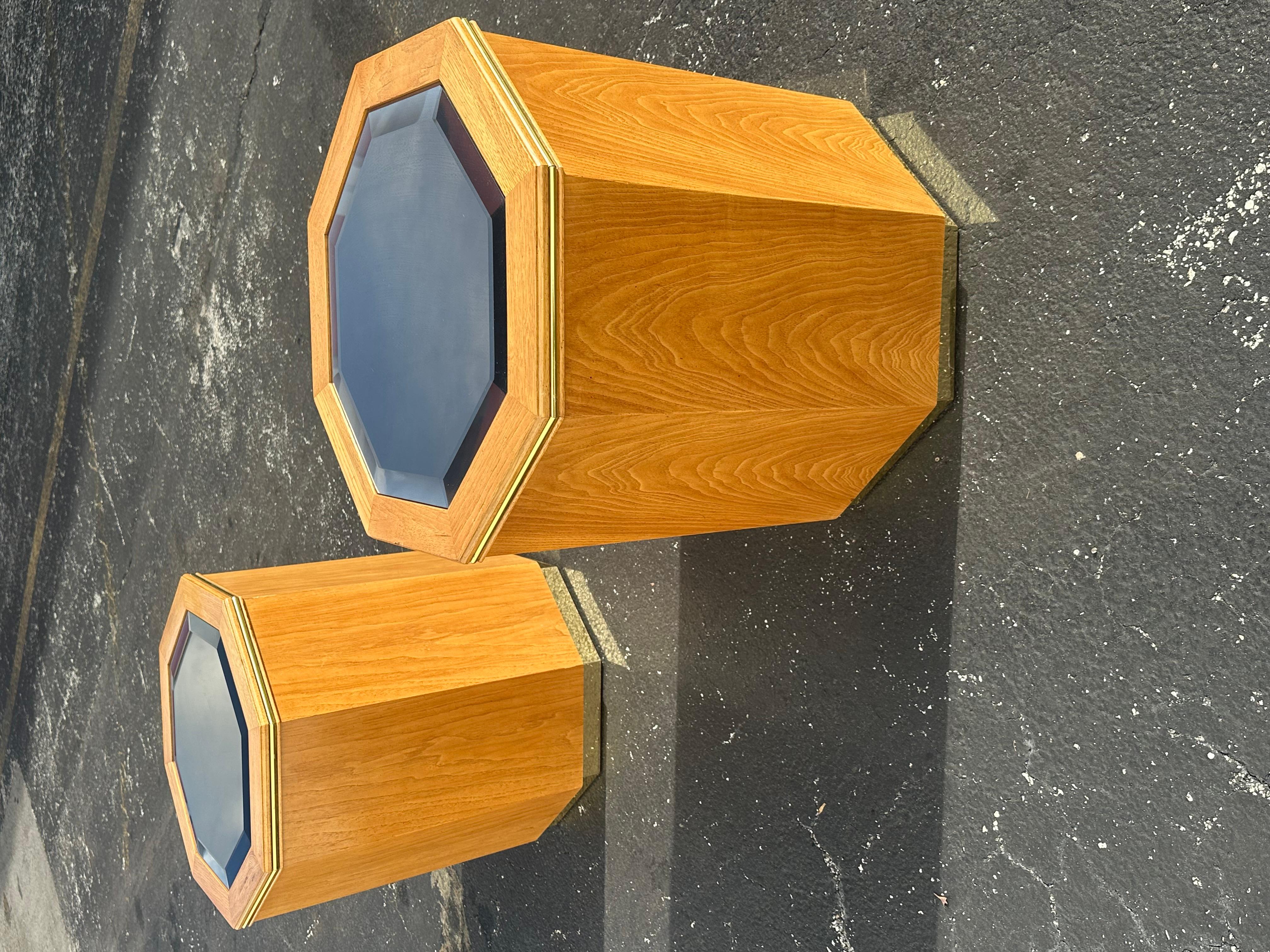 1980s Milo Buaghman Hexagonal Mirrored Pedestal End Tables, Set of 2 For Sale 2