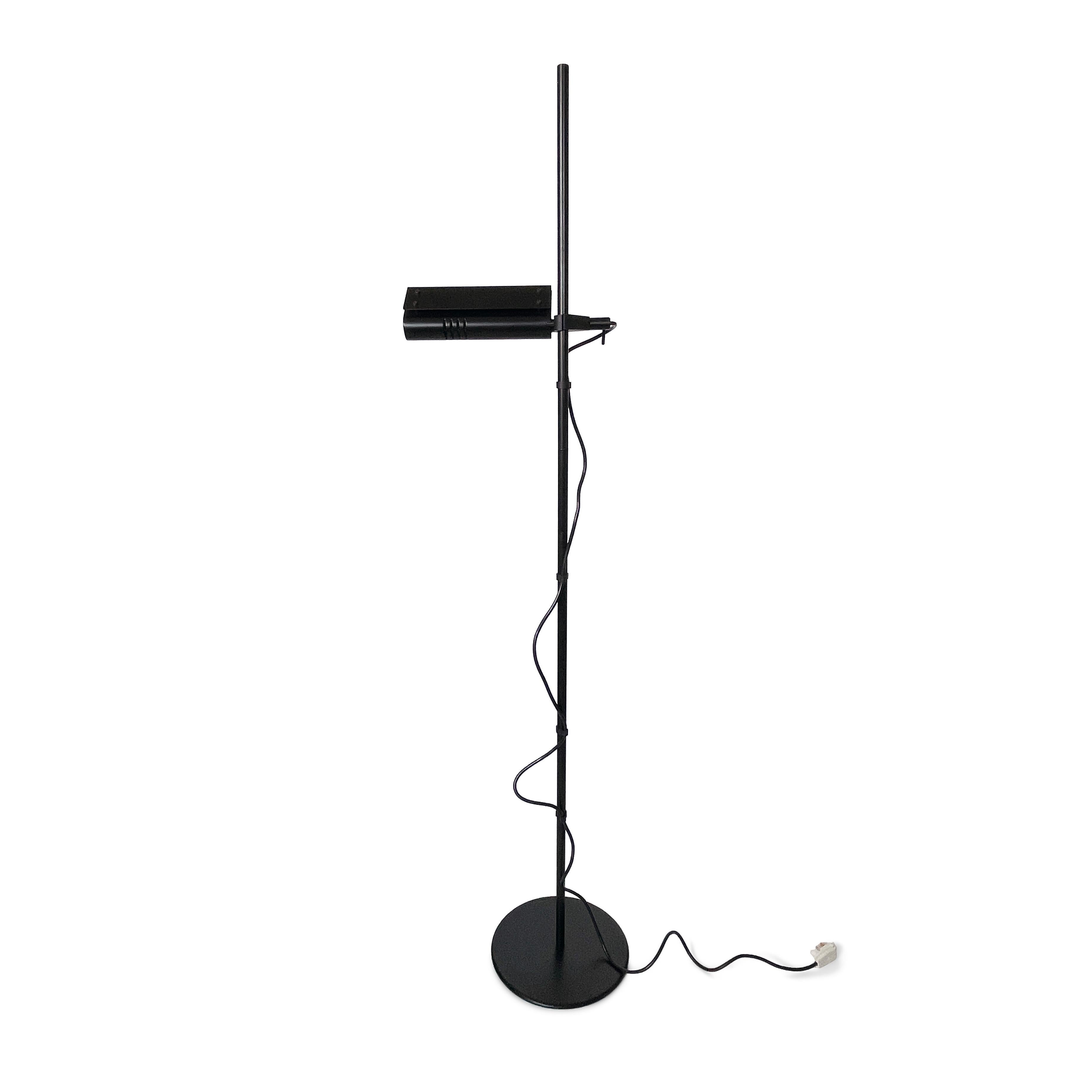 A chic and sophisticated postmodern 1980s adjustable black floor lamp by Italian lightning manufacturer Gammalux. Black metal base, black stem, black adjustable shade, and takes a single halogen bulb. A clever design with a 360° rotating and