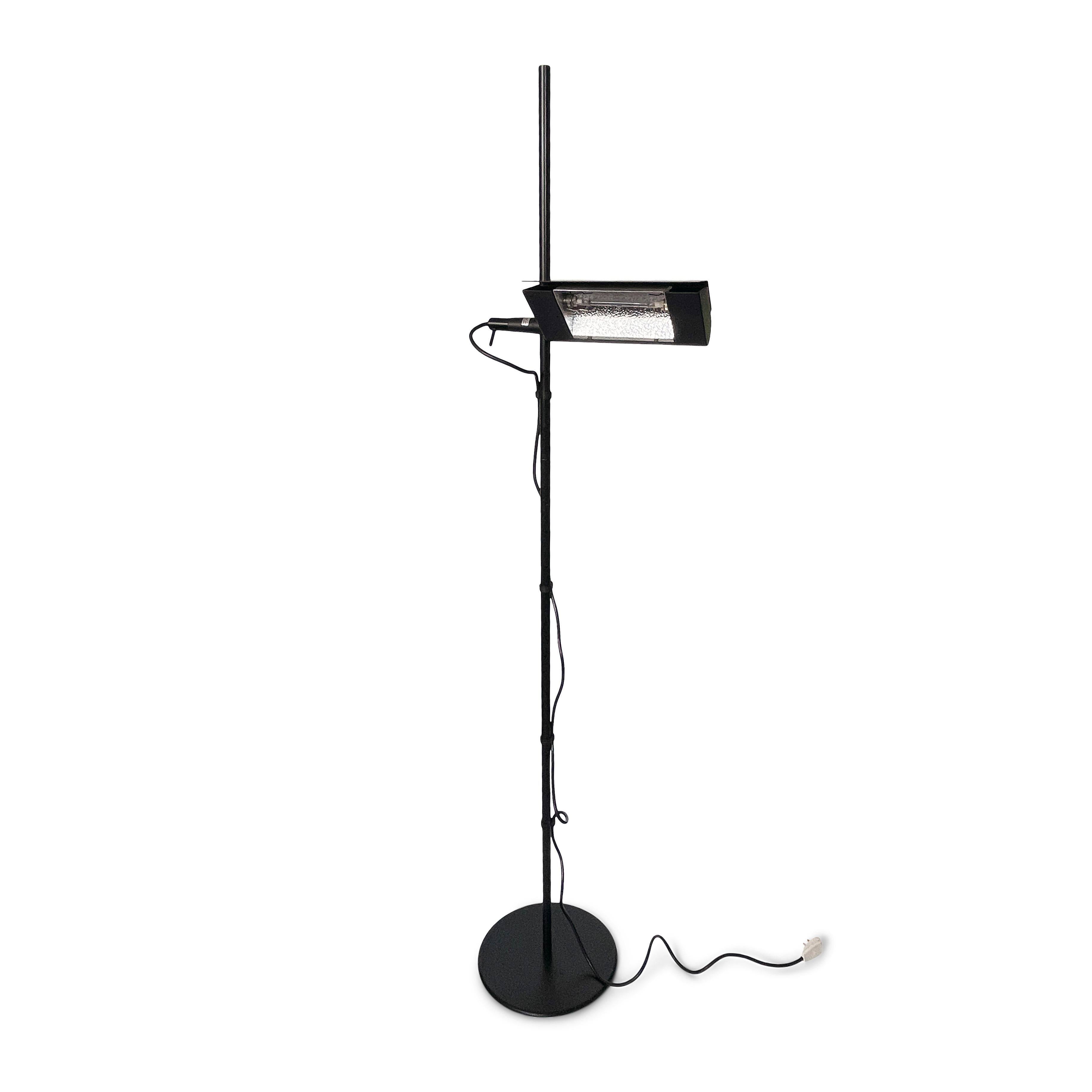 Postmoderne Lampadaire noir minimaliste des années 1980 par Gammalux « Italie »