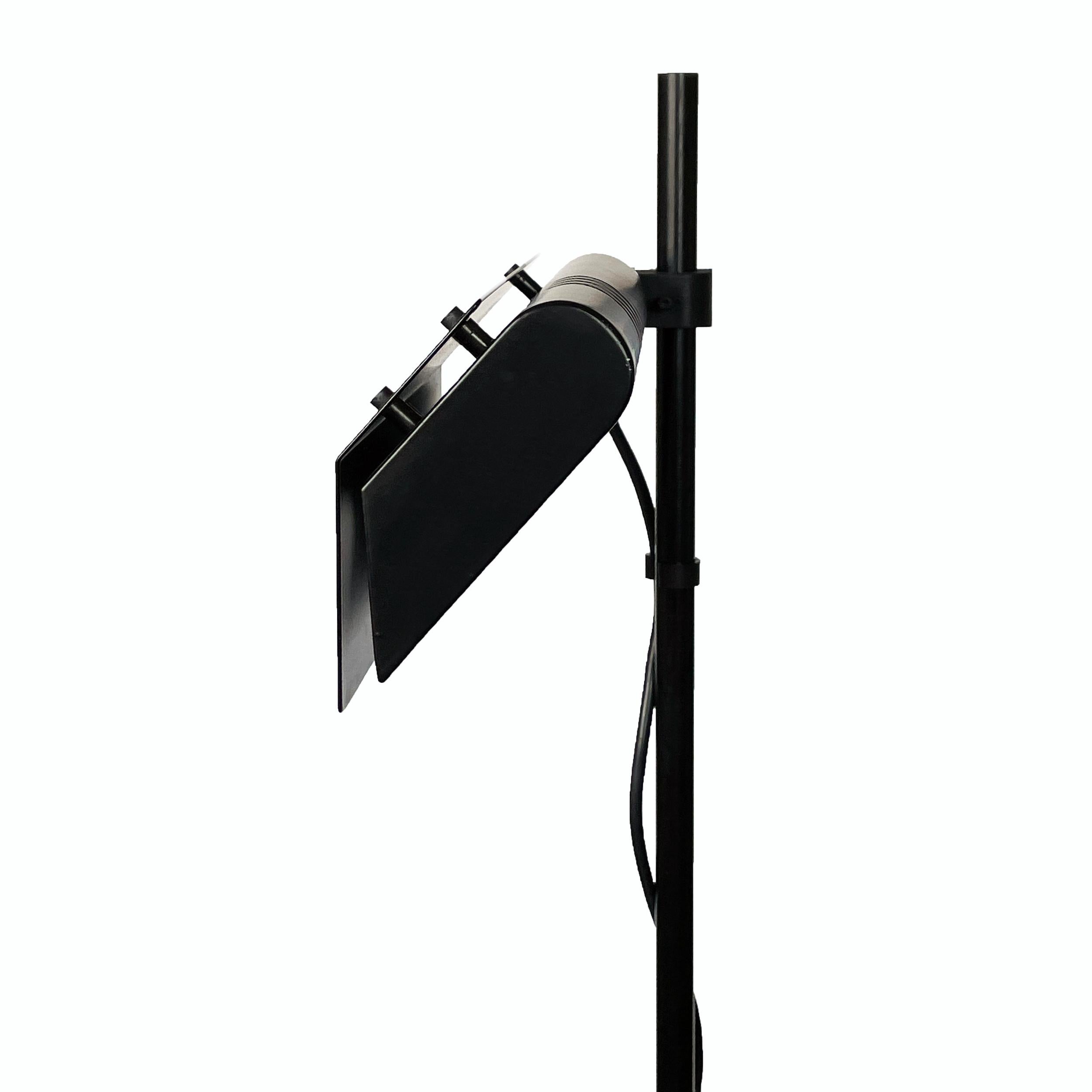 Lampadaire noir minimaliste des années 1980 par Gammalux « Italie » 1