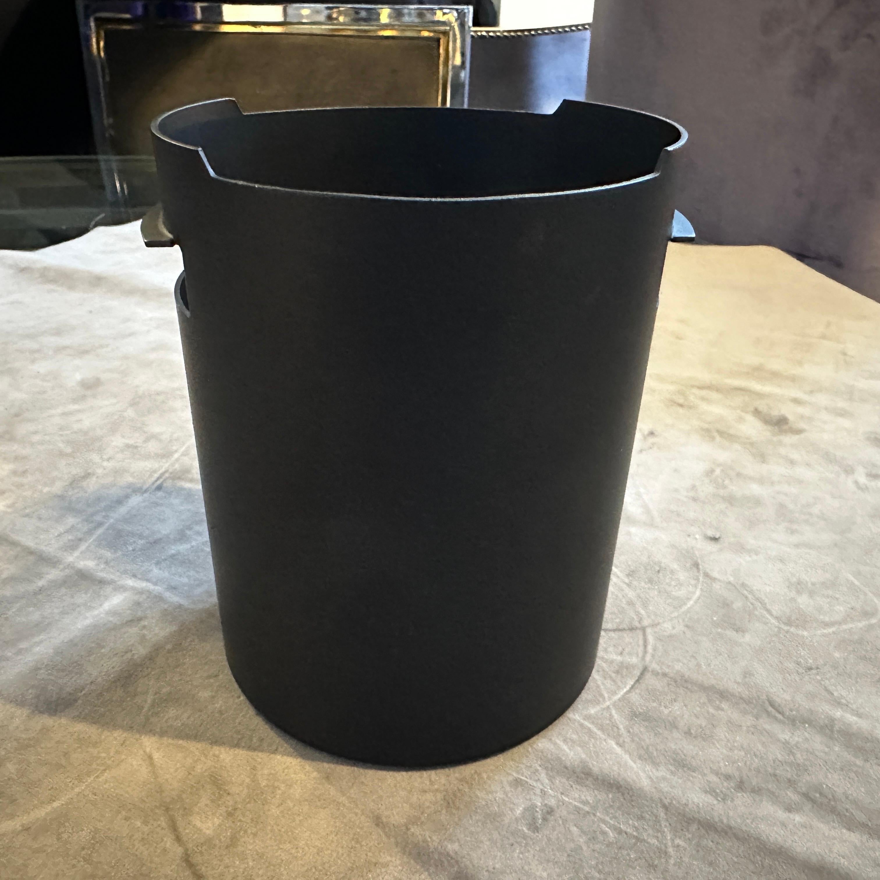 XX secolo Secchiello da ghiaccio minimalista in acciaio nero degli anni '80 di Gio Ponti per Fratelli Calderoni in vendita