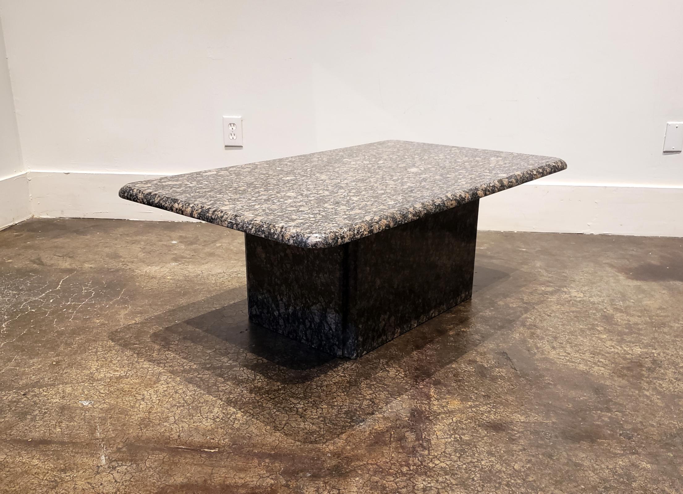 1980s Italian Baltic granite coffee table. Beautiful large specs of tan, grey, brown, black and white. Beveled, rounded-edge rectangular top. In excellent condition with very minor signs of wear.

Measures: Table is 28