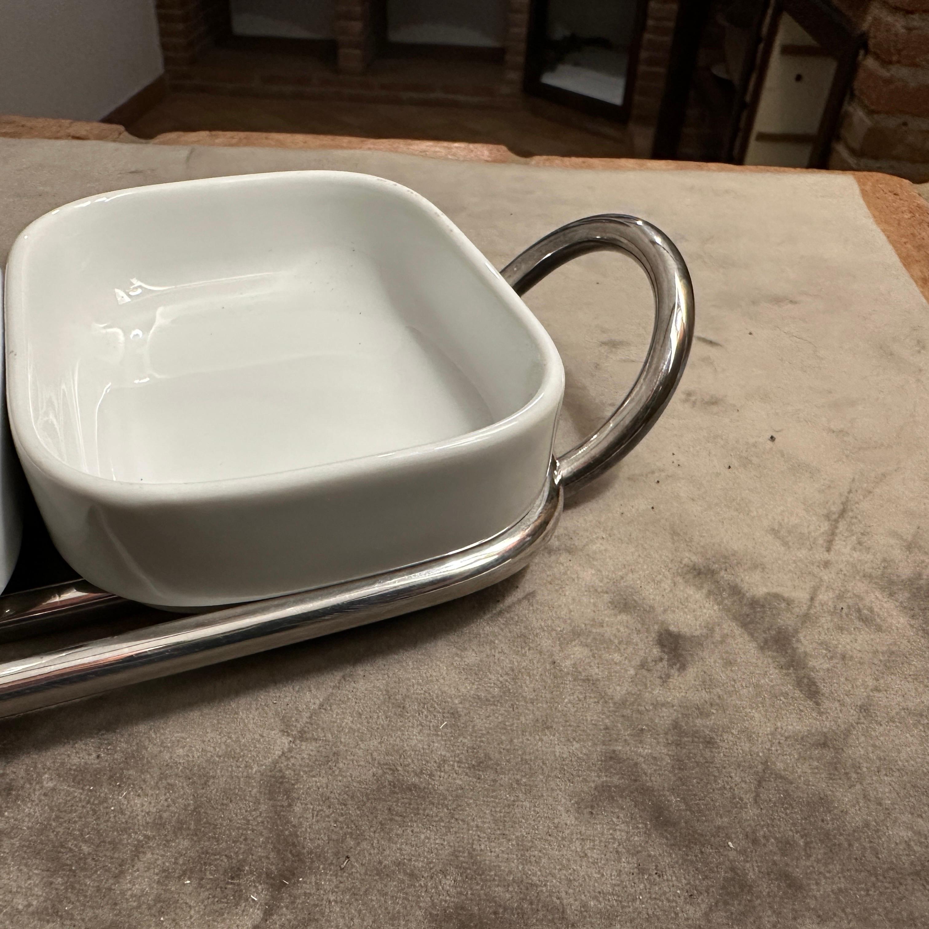 Bandeja pequeña para aperitivos de cerámica y baño de plata Lino Sabattini, minimalista, de los años 80 en venta 2