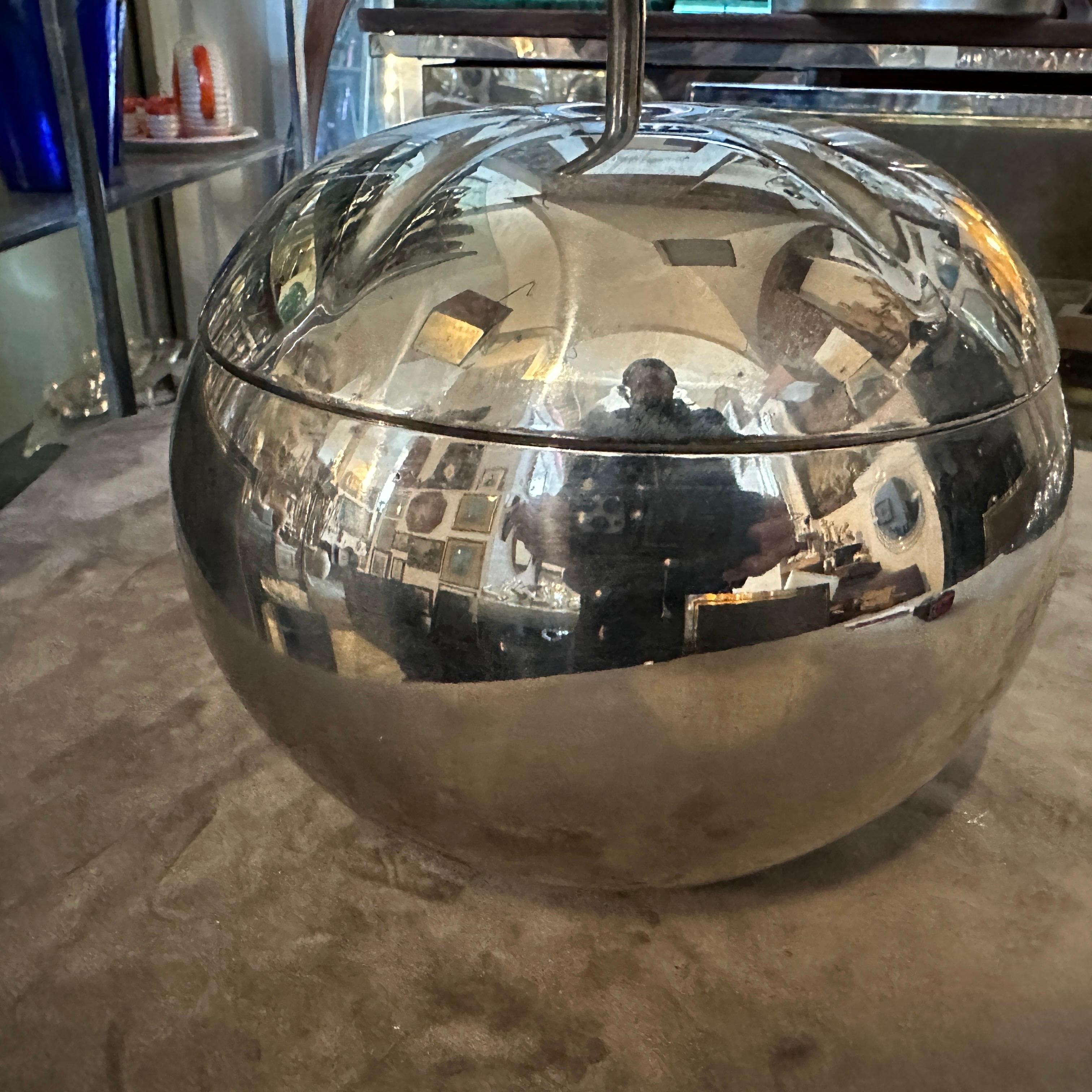 Cubitera minimalista plateada de los años 80 atribuida a Teghini Firenze Moderno de mediados de siglo en venta