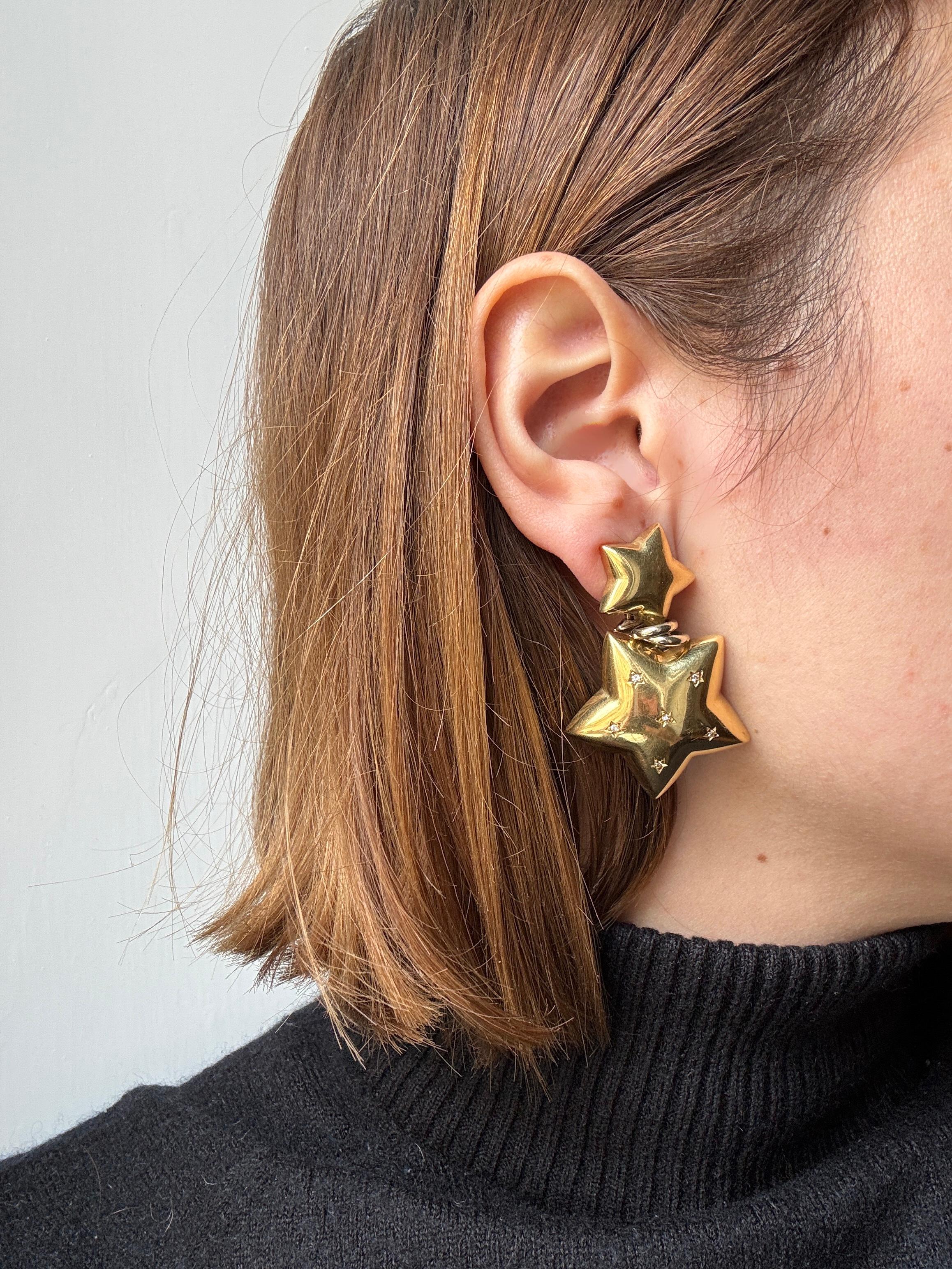 1980s Modern 18K Yellow Gold Diamonds Clip-on Stars Unsigned Italian Earrings For Sale 2