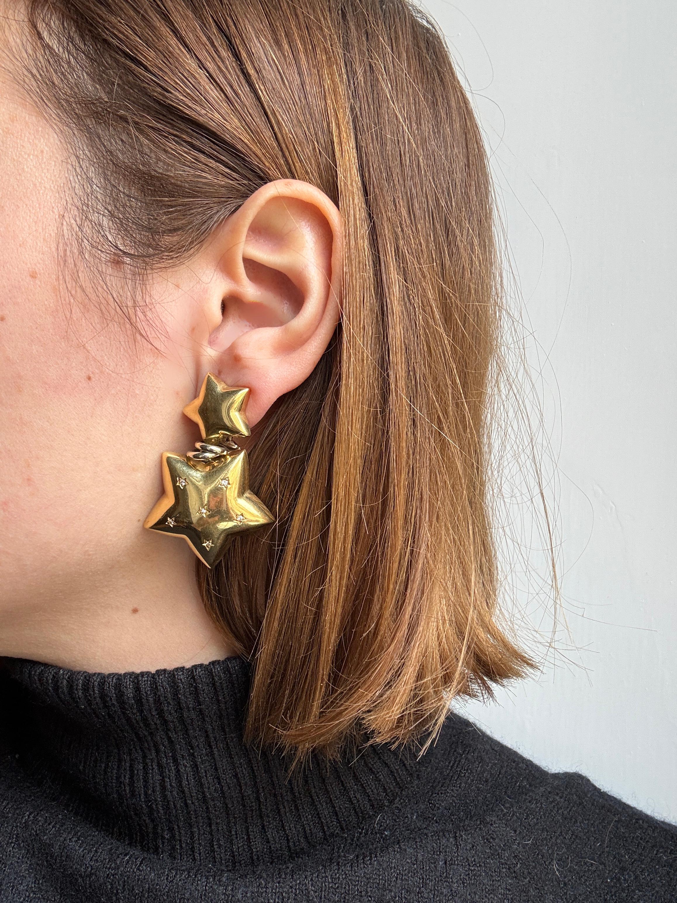 1980s Modern 18K Yellow Gold Diamonds Clip-on Stars Unsigned Italian Earrings For Sale 4