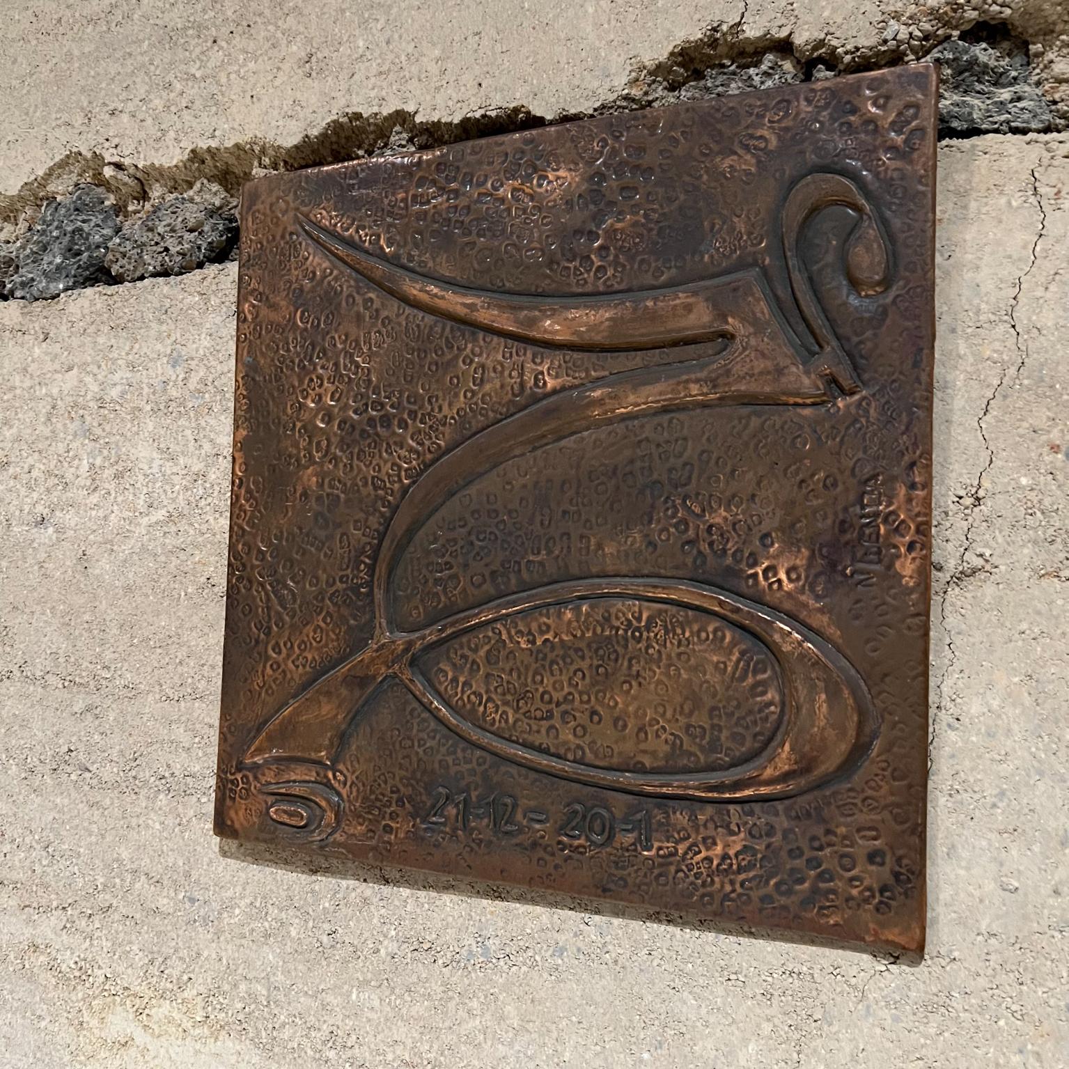 Sconosciuto Metal Art astratto degli anni '80 con smalto di rame martellato firmato