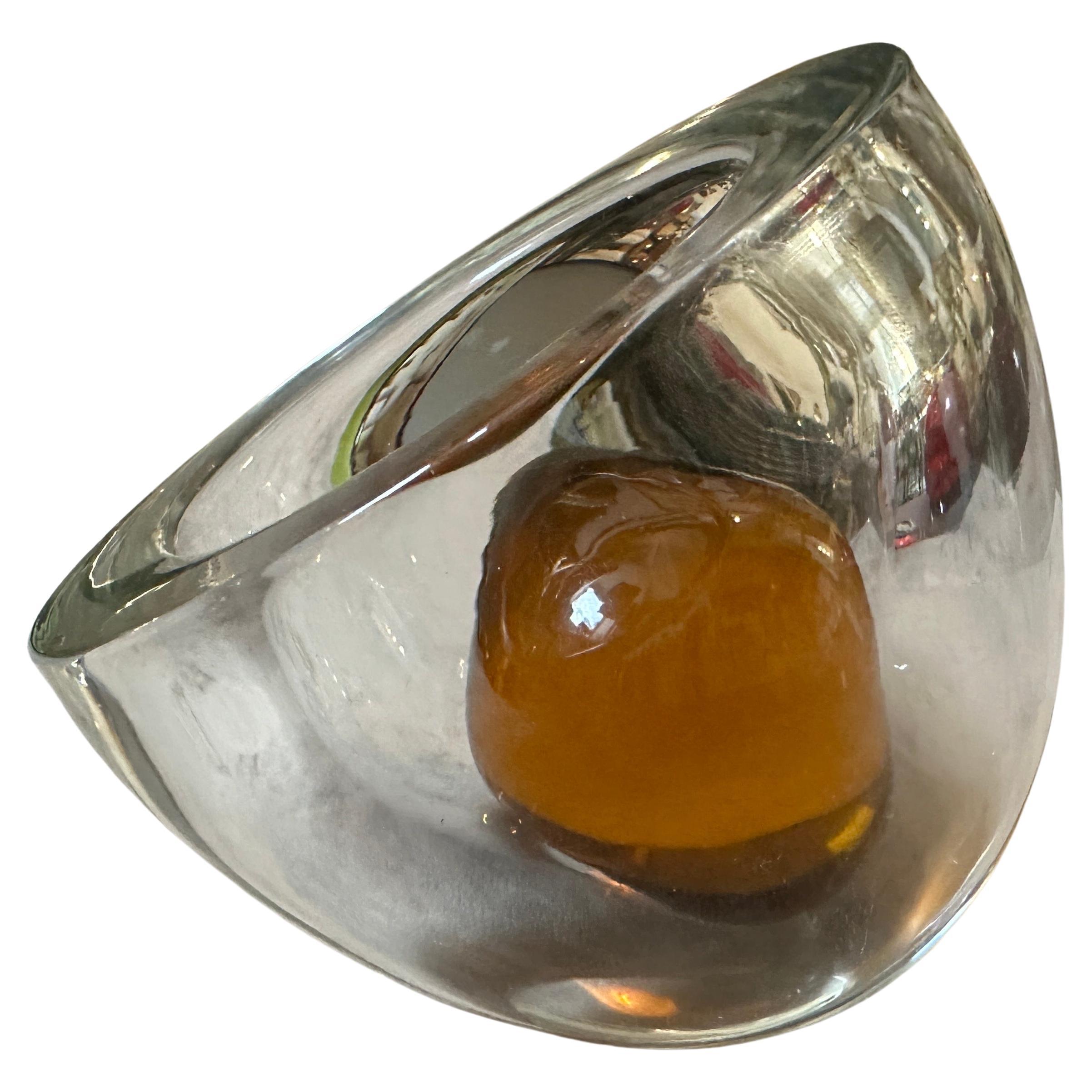 A clear murano glass bowl and a brown murano glass sphere form this ashtray designed and manufactured by Alfredo barbini in the Eighties, it's in lovely condition, probably never used as ashtray but only as a decorative element. Alfredo Barbini was