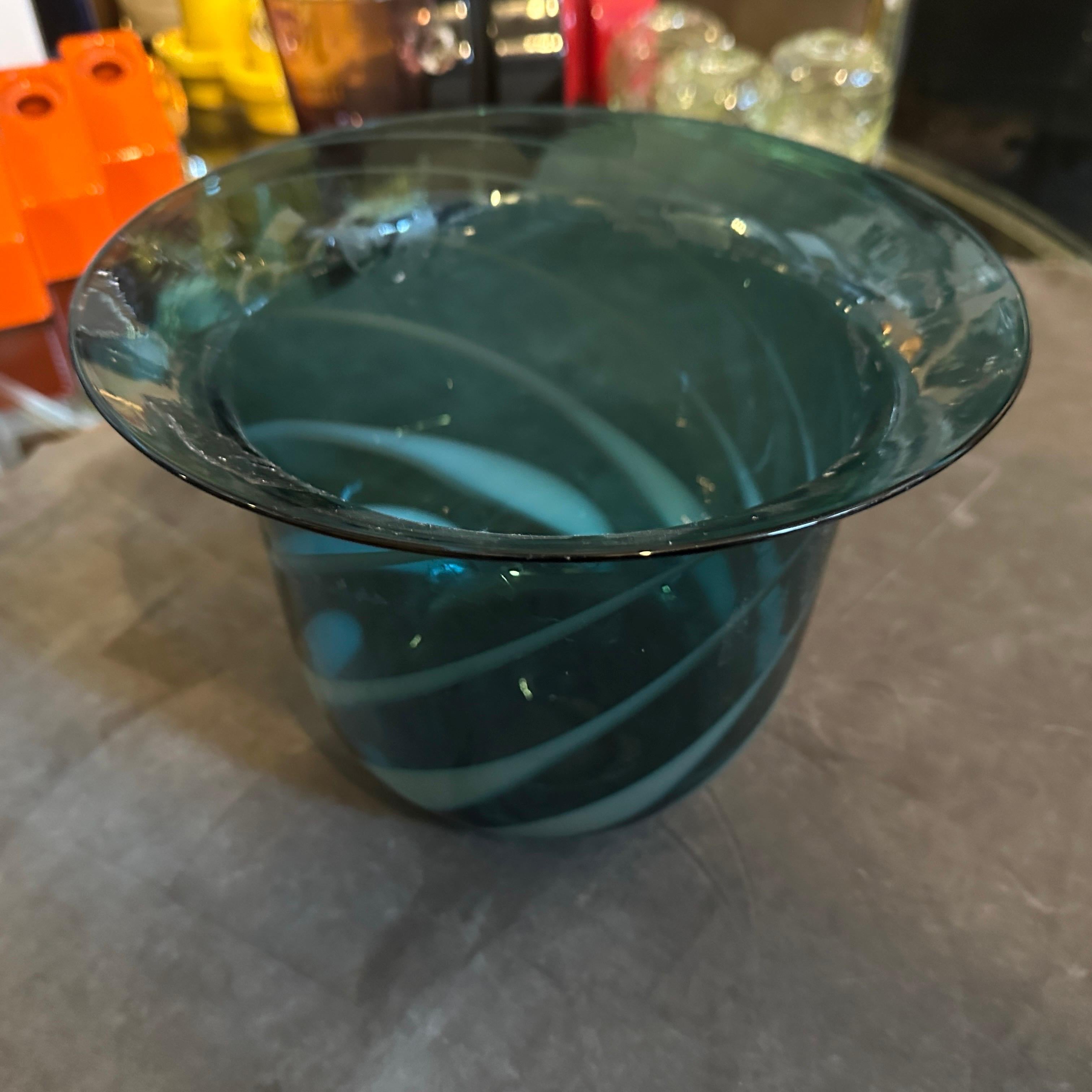 Fatto a mano Vaso moderno anni '80 in vetro di Murano verde e grigio soffiato a mano di Venini in vendita