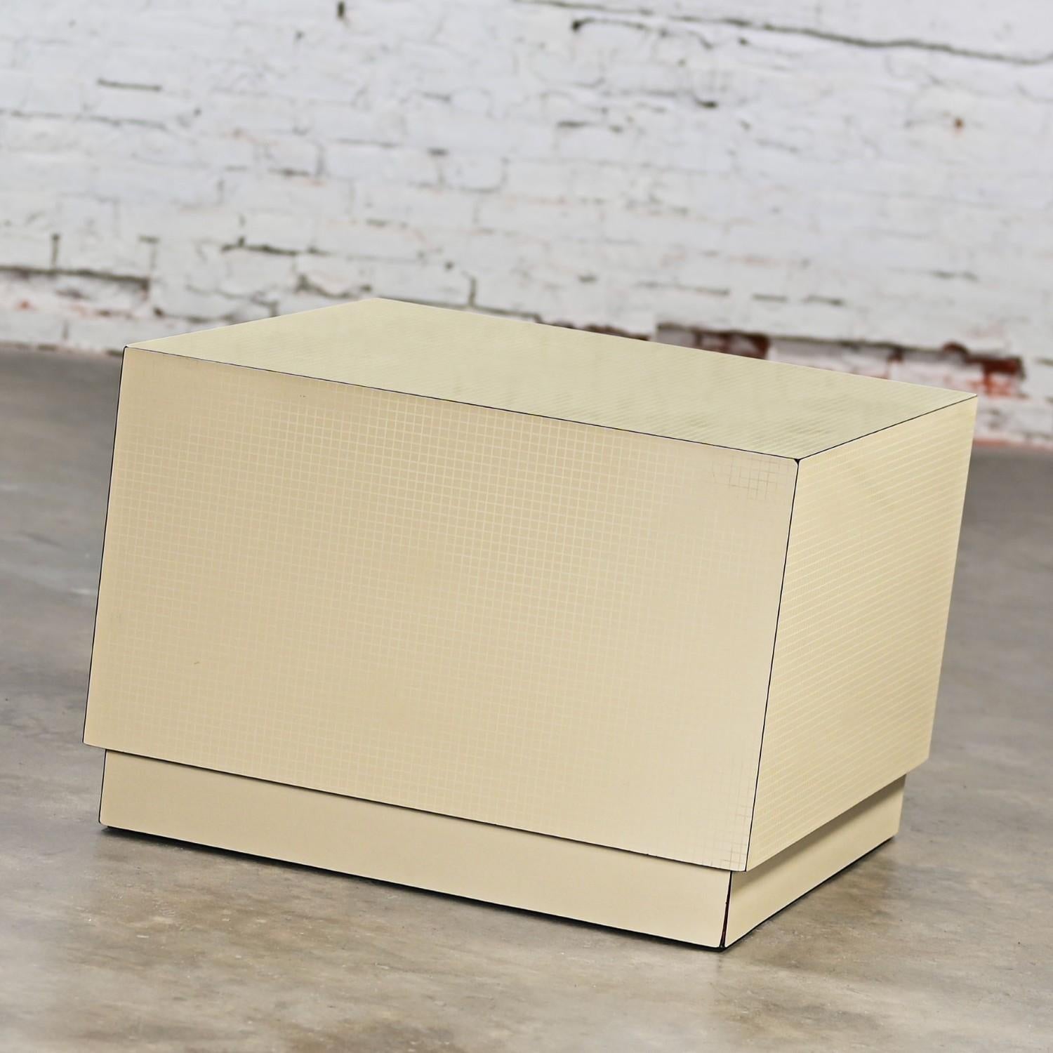 1980s Modern Laminate Cube End Table Style of Milo Baughman for Thayer Coggin For Sale 5