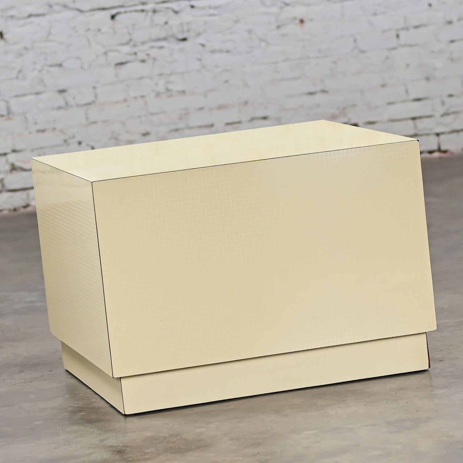 1980s Modern Laminate Cube End Table Style of Milo Baughman for Thayer Coggin For Sale 7