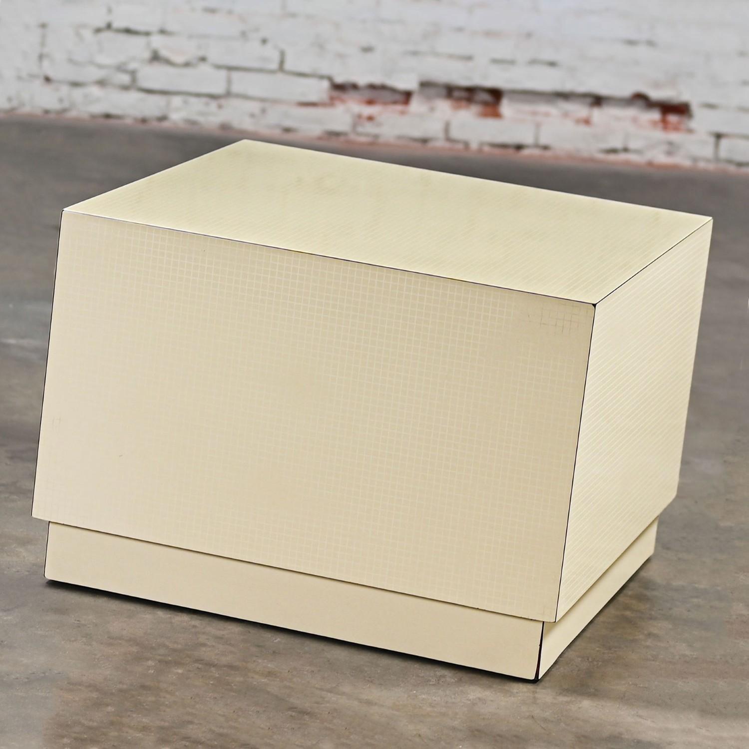 1980s Modern Laminate Cube End Table Style of Milo Baughman for Thayer Coggin For Sale 8