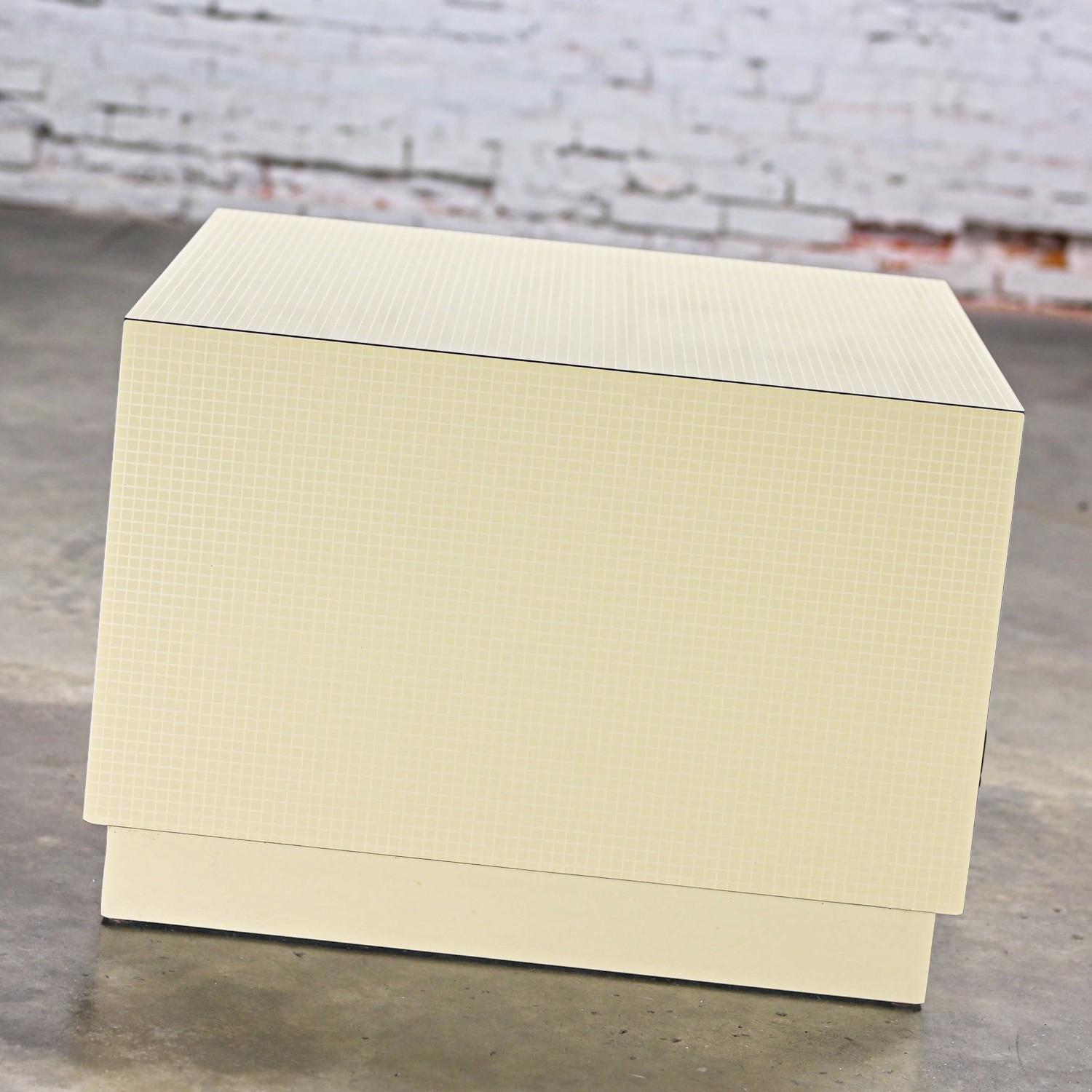 1980s Modern Laminate Cube End Table Style of Milo Baughman for Thayer Coggin For Sale 10