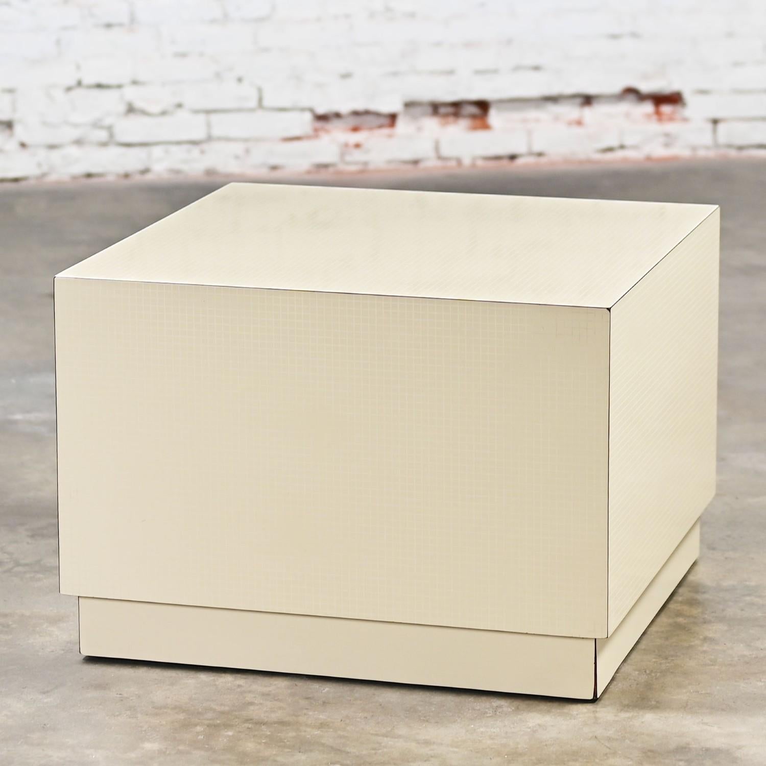 American 1980s Modern Laminate Cube End Table Style of Milo Baughman for Thayer Coggin For Sale