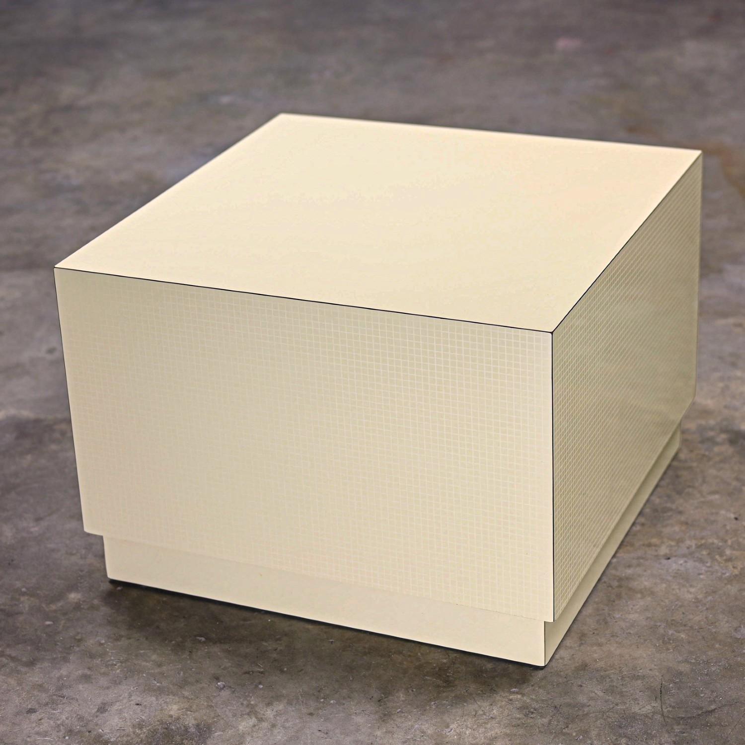 1980s Modern Laminate Cube End Table Style of Milo Baughman for Thayer Coggin In Good Condition For Sale In Topeka, KS