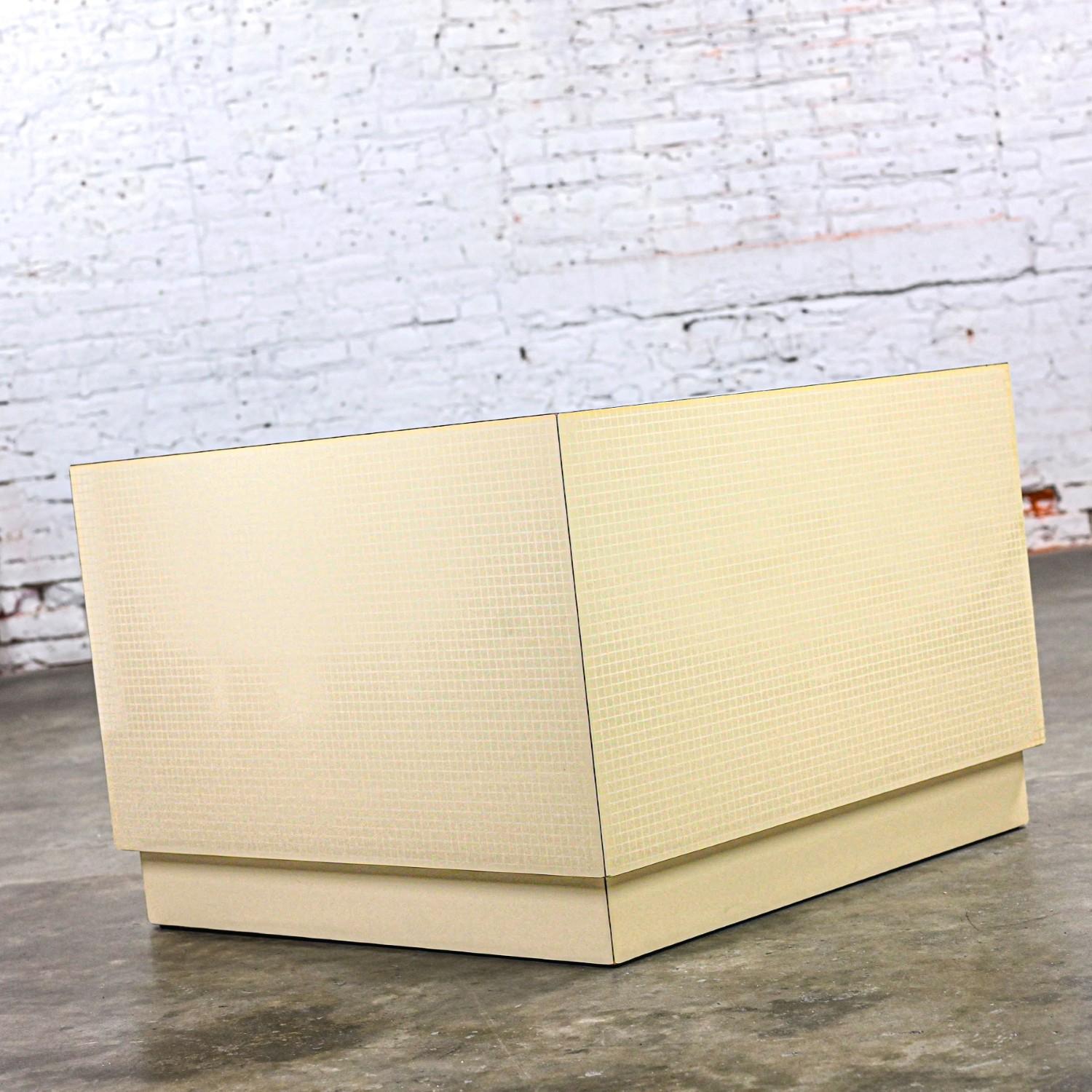 Late 20th Century 1980s Modern Laminate Cube End Table Style of Milo Baughman for Thayer Coggin For Sale