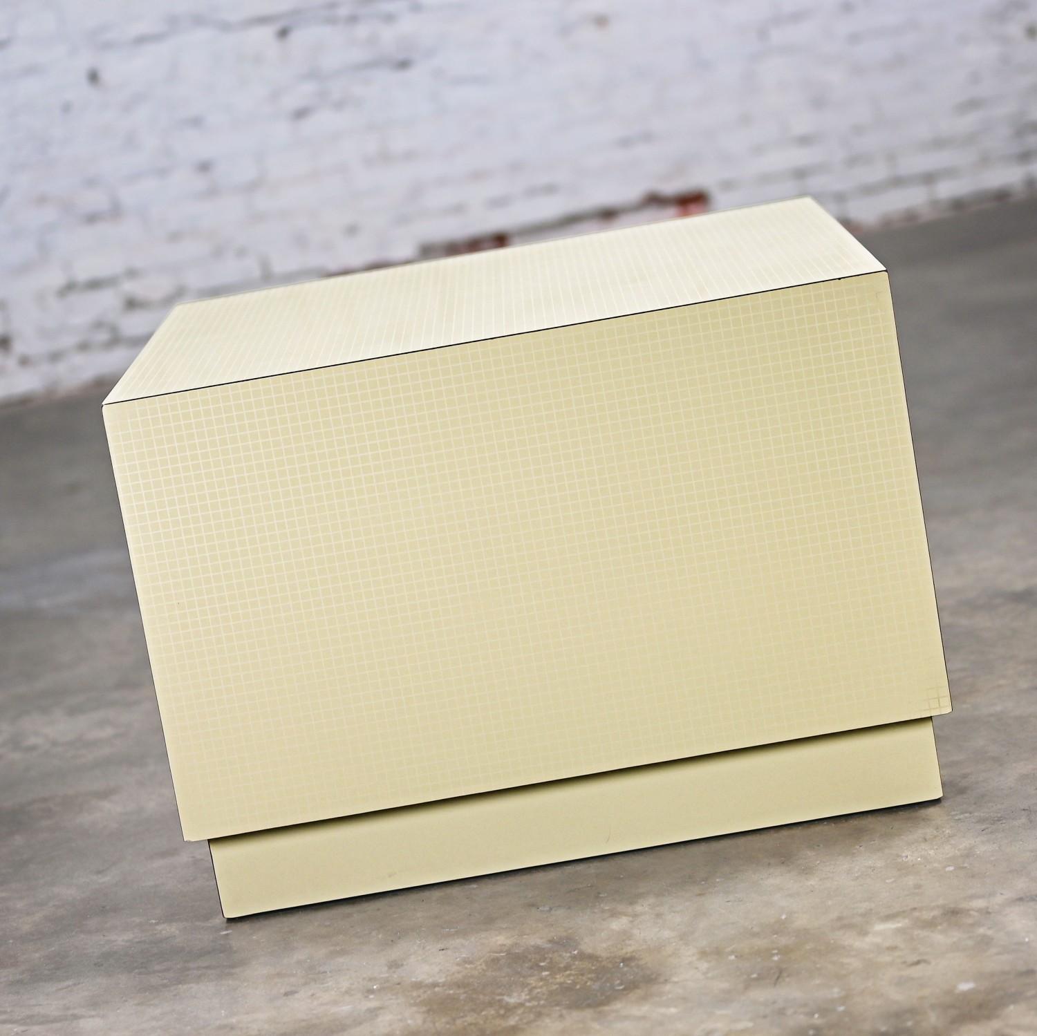 1980s Modern Laminate Cube End Table Style of Milo Baughman for Thayer Coggin For Sale 2