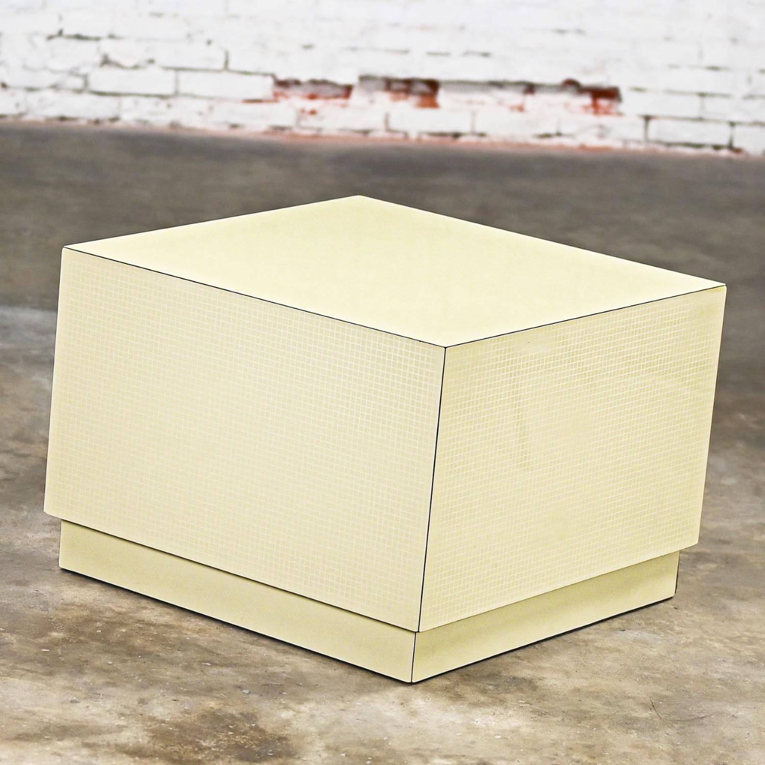 1980s Modern Laminate Cube End Table Style of Milo Baughman for Thayer Coggin For Sale 4
