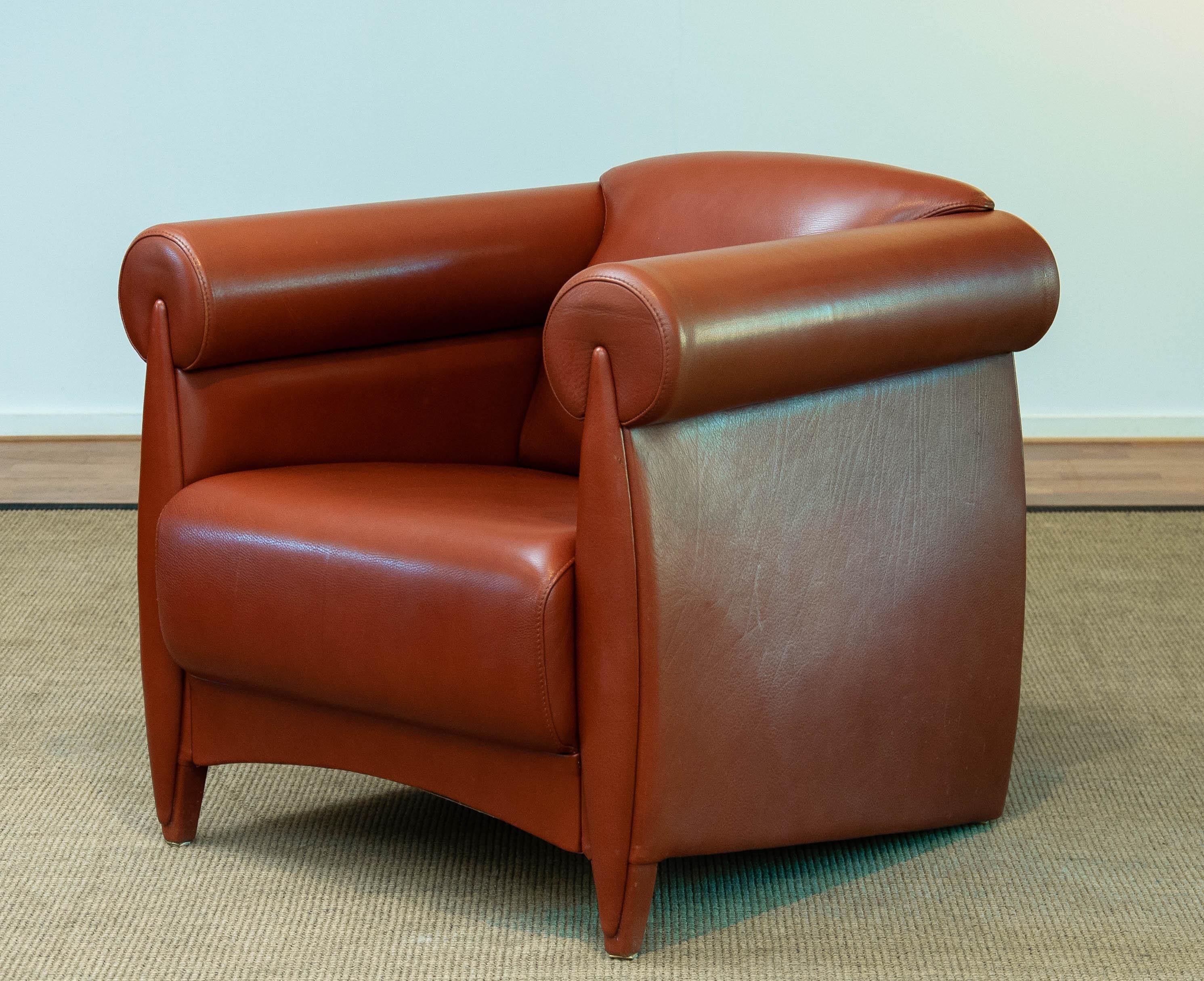 Sillas de salón / sillón club muy exclusivos y raros del diseñador danés Klaus Wettergren en cantidad limitada y sólo bajo pedido especial construir por pedidos selectivos.
Esta silla está fabricada con un alto nivel de calidad y sólo se utilizan