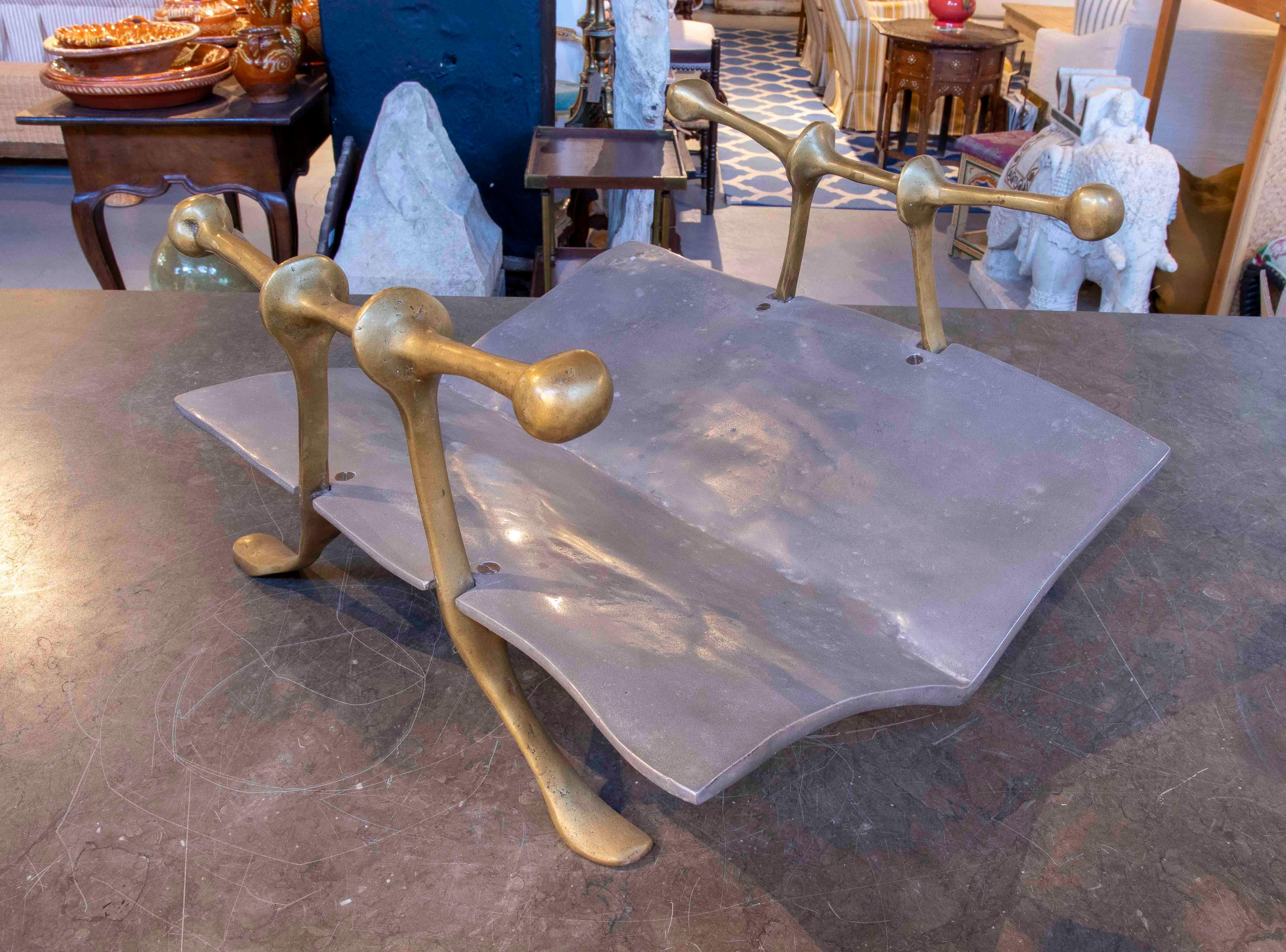 XX secolo Portariviste moderno degli anni '80 in ottone e ferro progettato da David Marshall in vendita