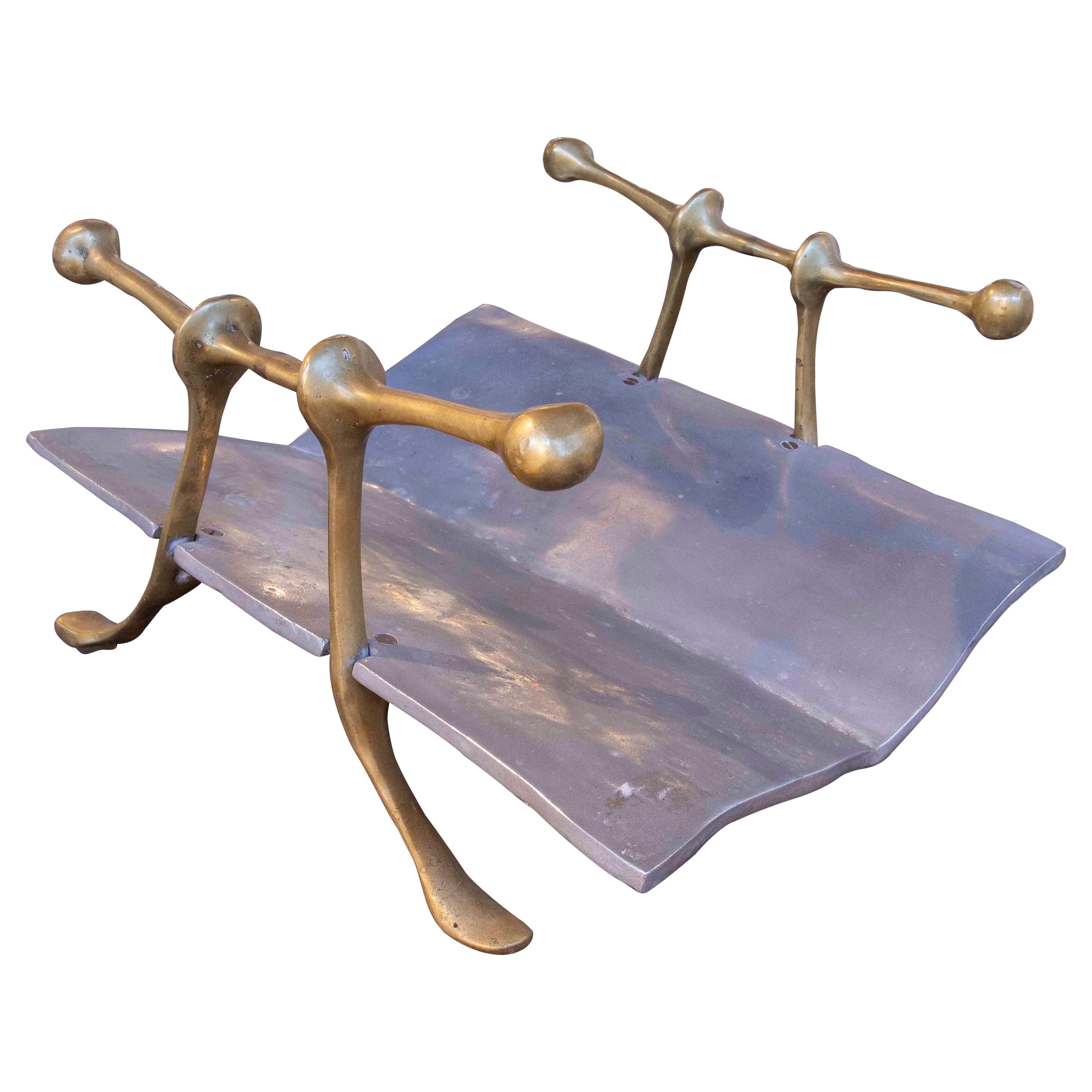 Portariviste moderno degli anni 
80 in ottone e ferro progettato da David Marshall