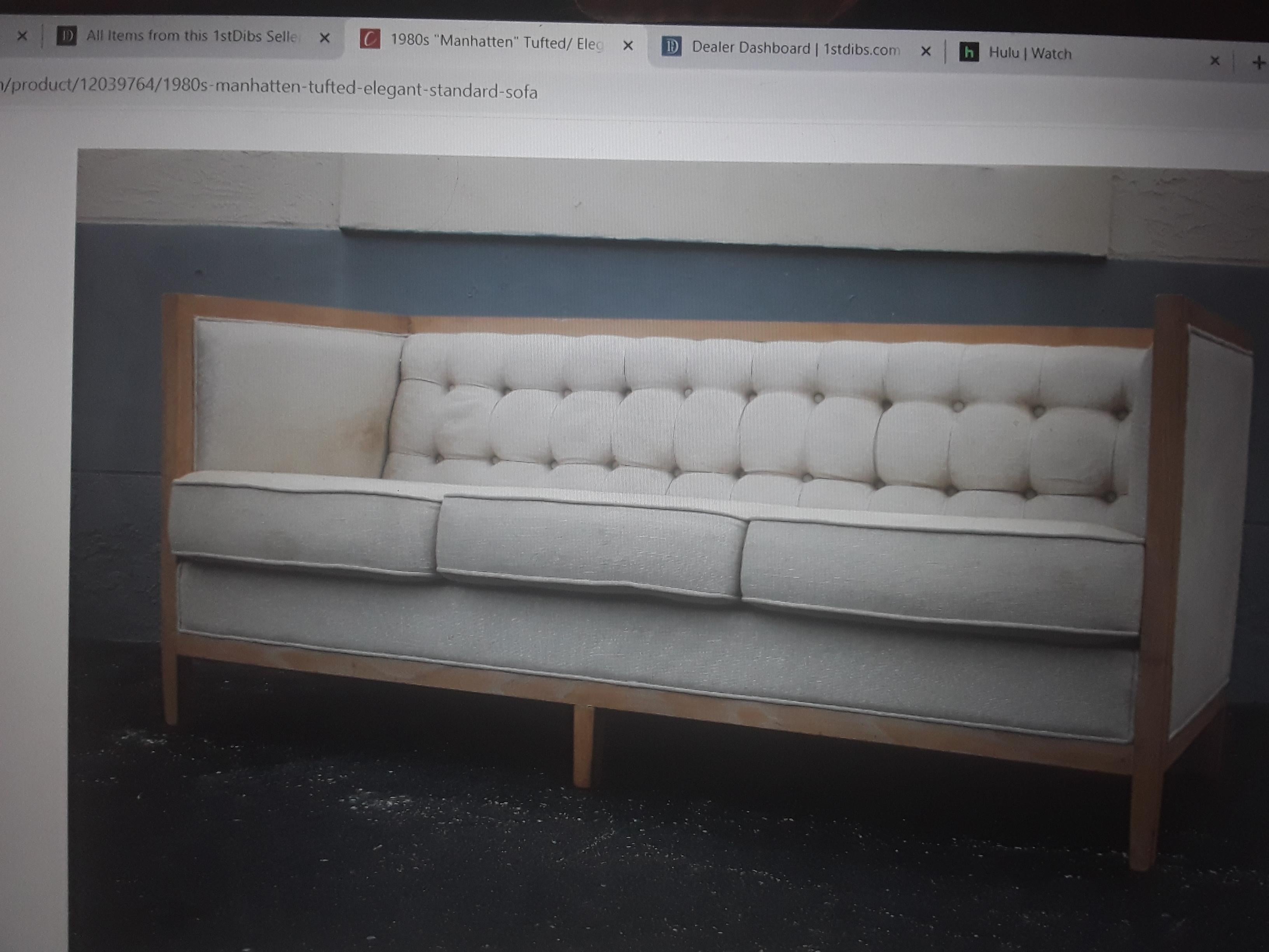 Canapé standard matelassé Manhattan élégant des années 1980 en vente 5