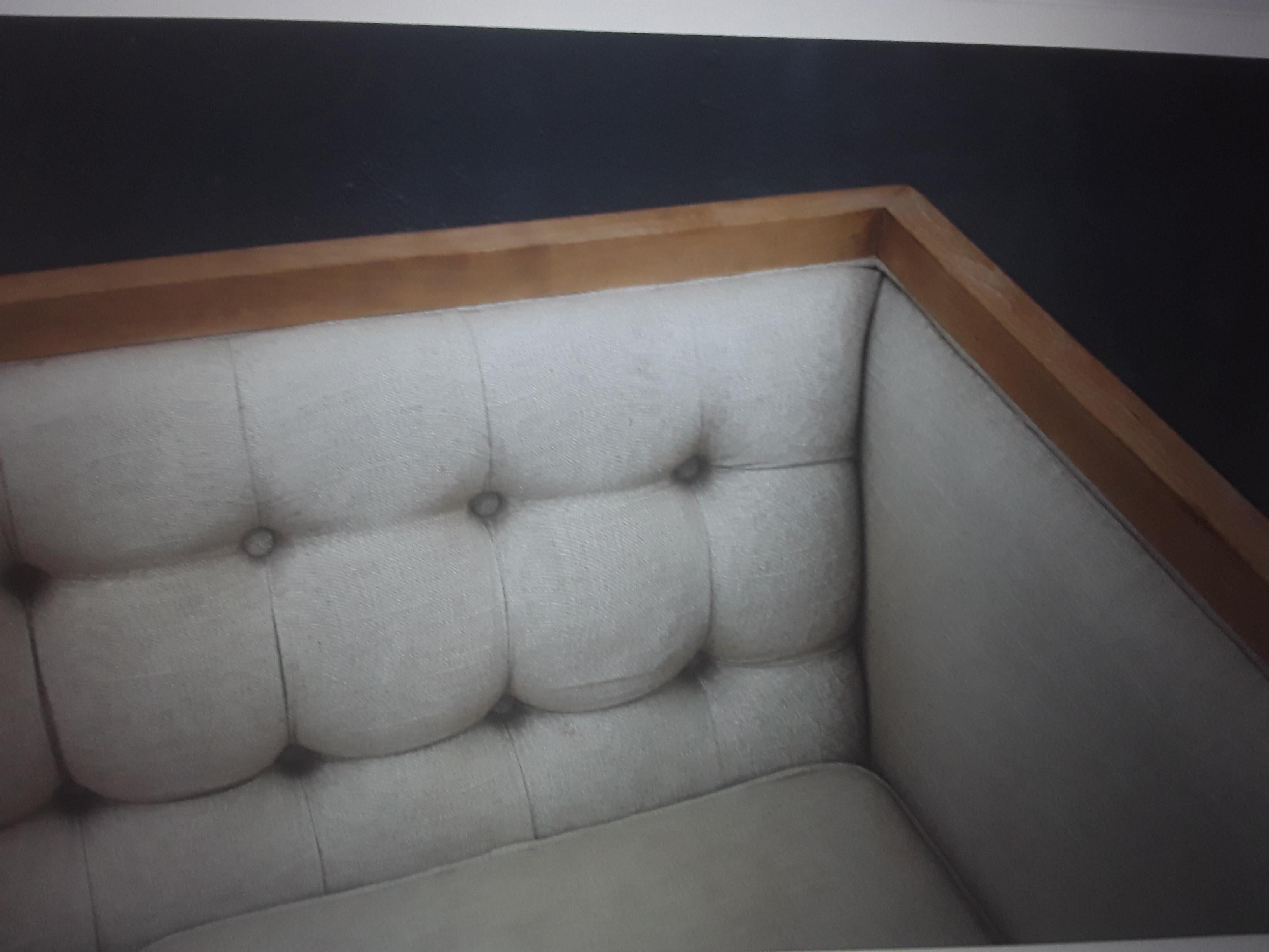 American 1980's Modern Manhattan Elegant Tufted Standard Sofa For Sale