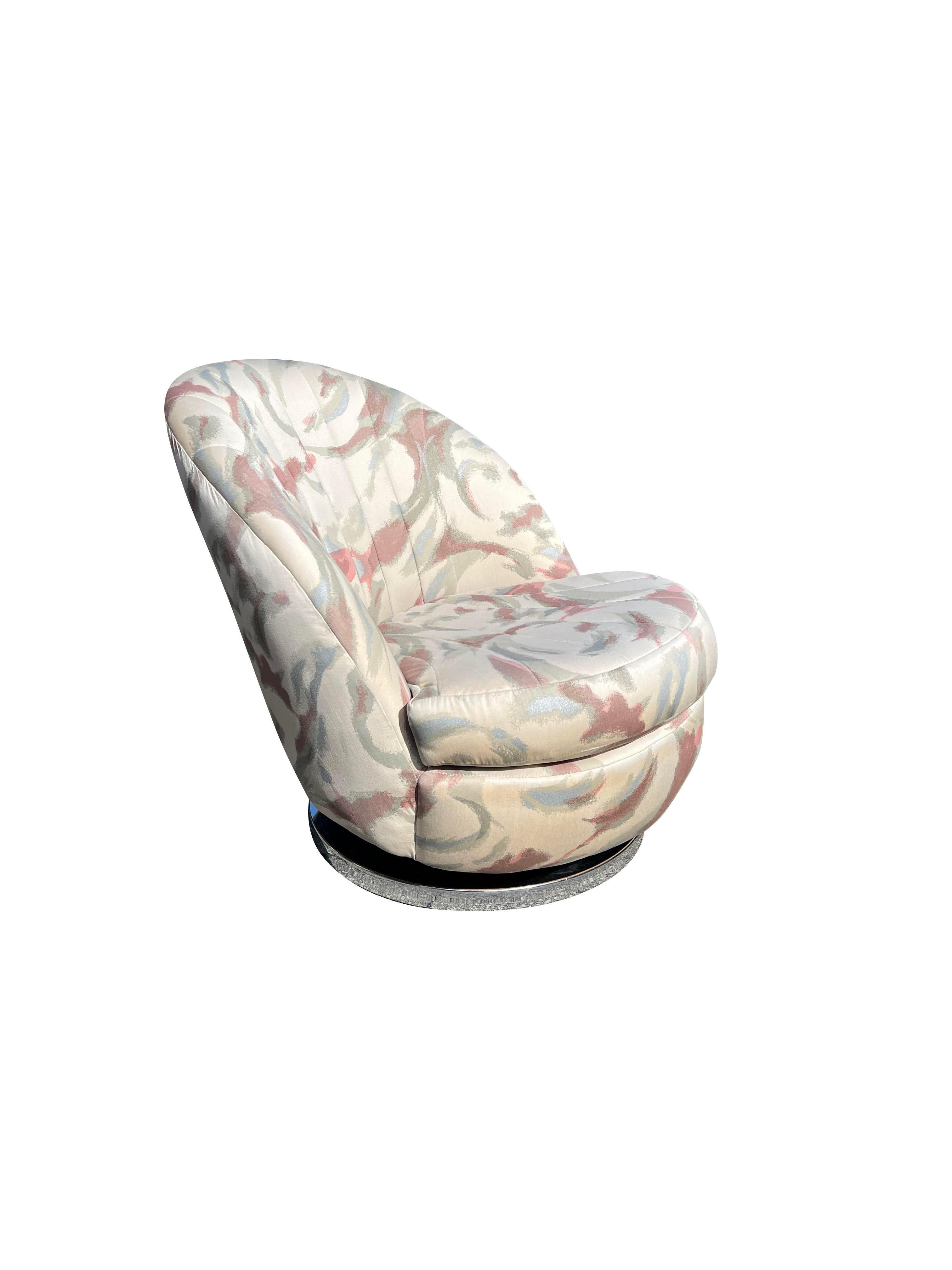 Fine XX secolo Sedia girevole inclinabile degli anni '80 Milo Baughman per Thayer Coggin con base cromata in vendita