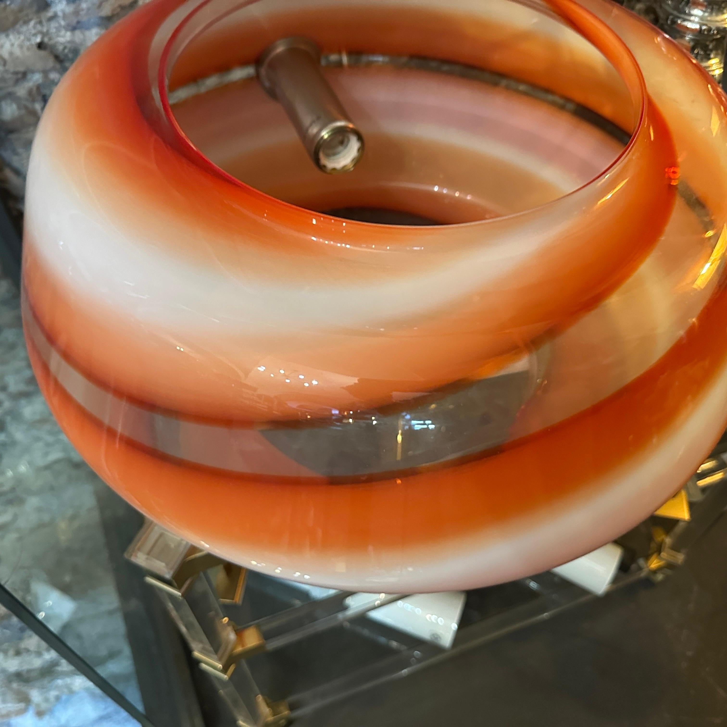 Ciondolo moderno degli anni '80 in vetro di Murano bianco e arancione di La Murrina in vendita 3
