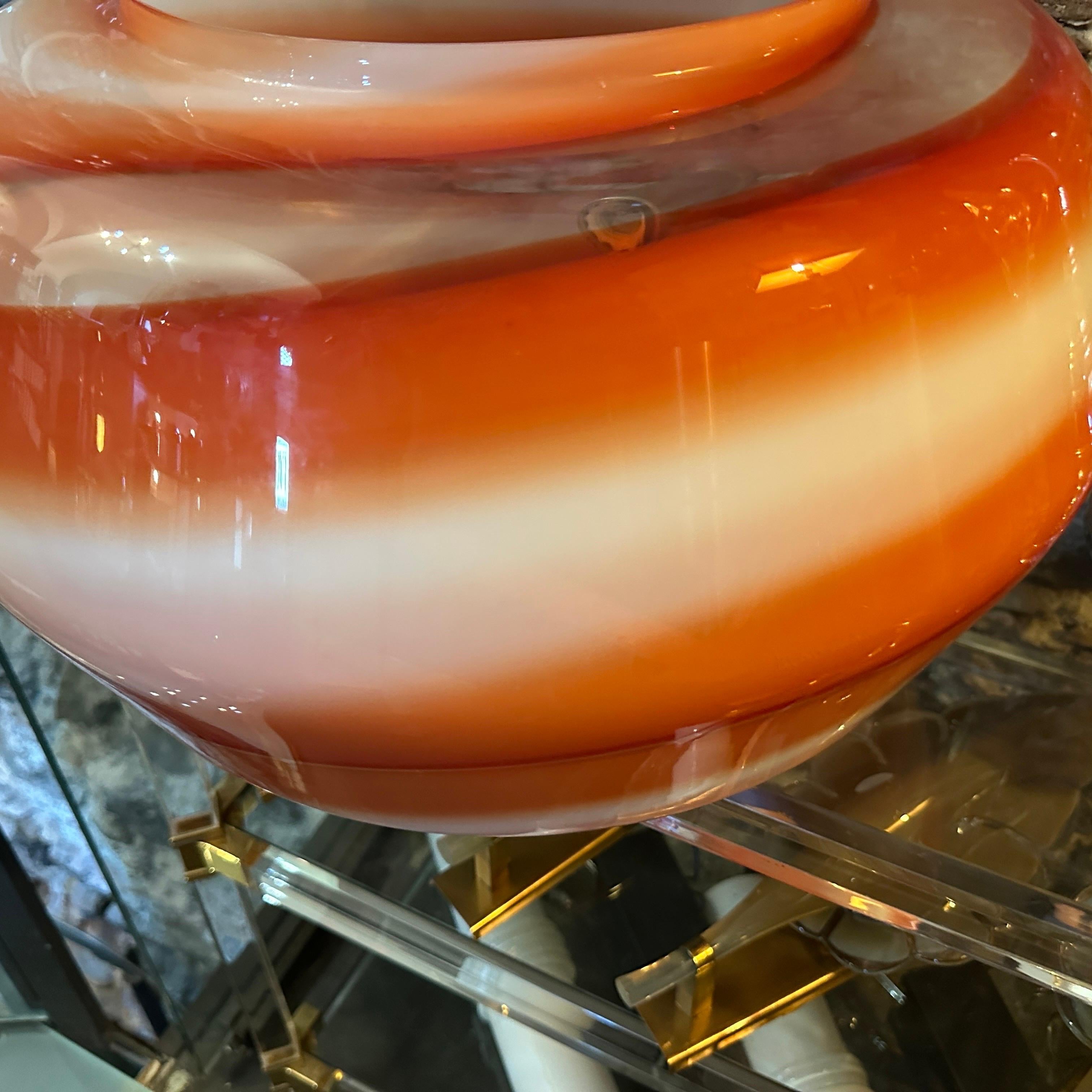 Ciondolo moderno degli anni '80 in vetro di Murano bianco e arancione di La Murrina in vendita 4