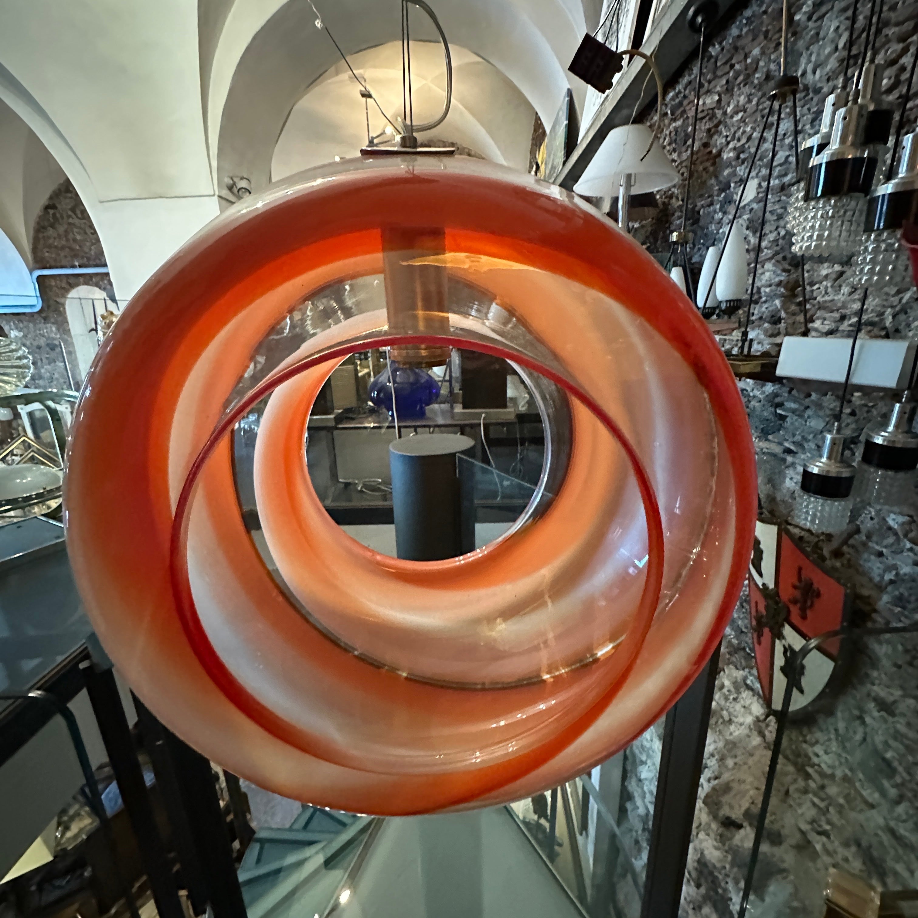 Moderno Ciondolo moderno degli anni '80 in vetro di Murano bianco e arancione di La Murrina in vendita